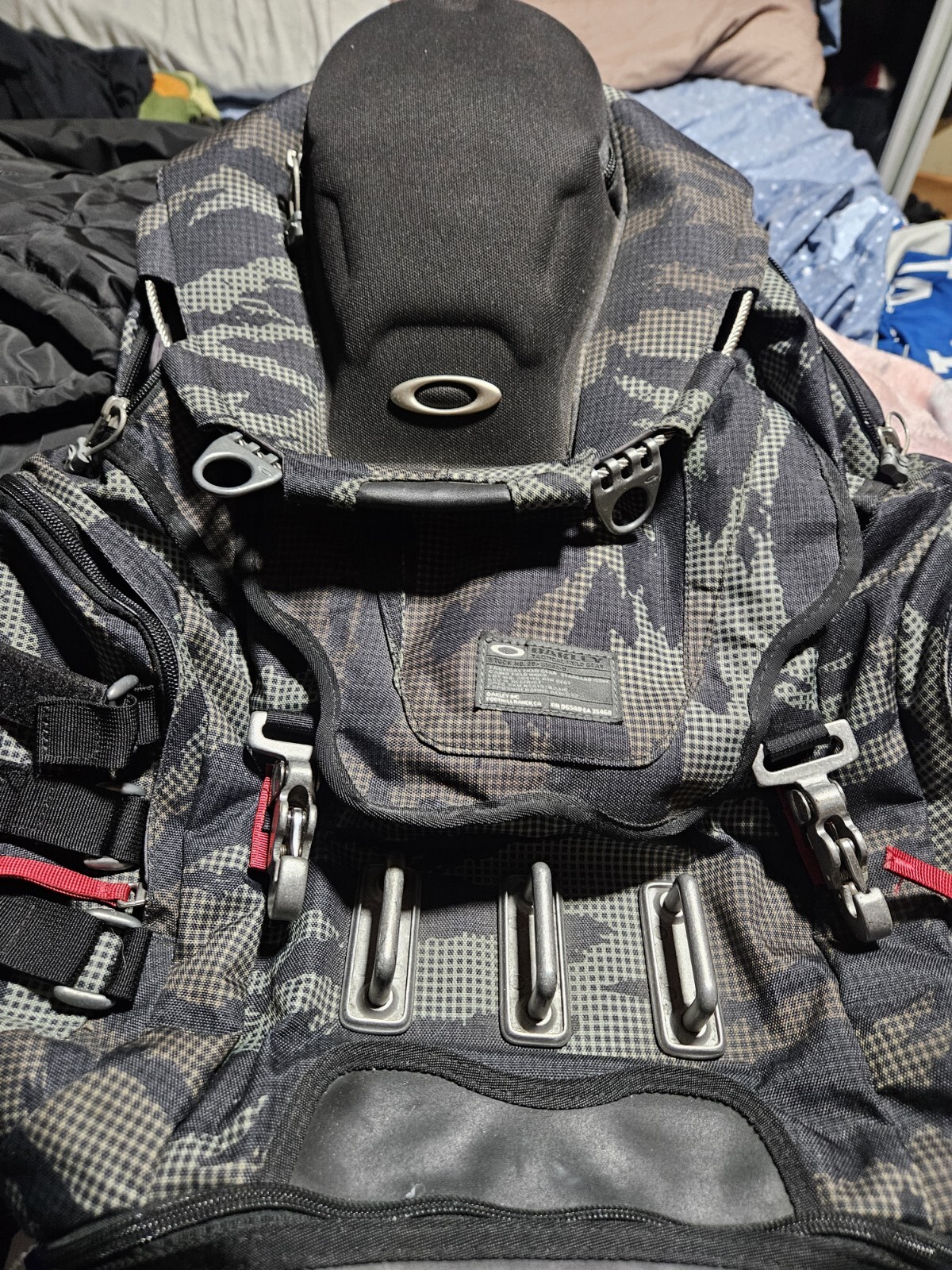 MENS OAKLEY Kitchen Sink Digital Camo BAG RARE