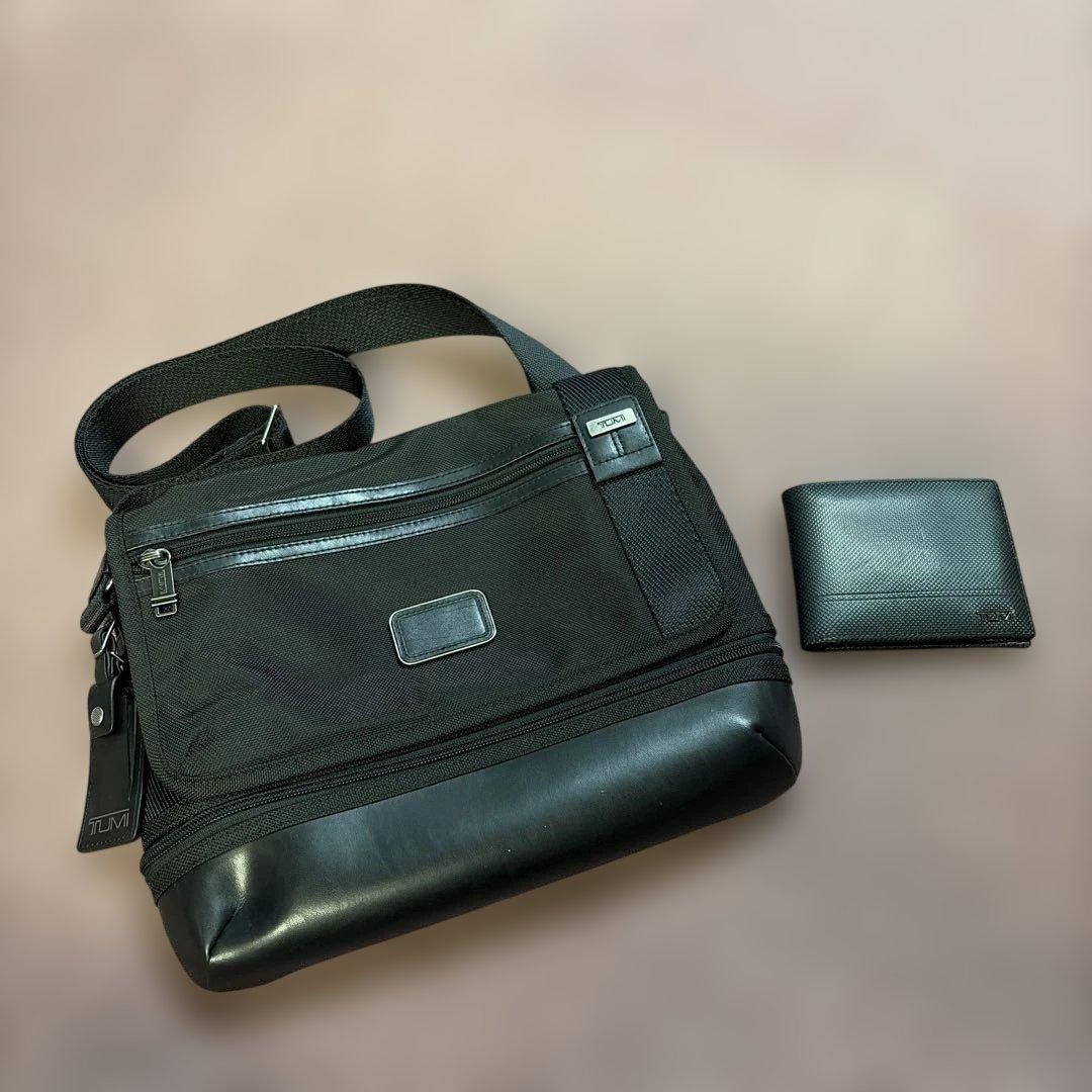 TUMI Ballistic Nylon Messenger Bag Black Expandable Men’s From Japan