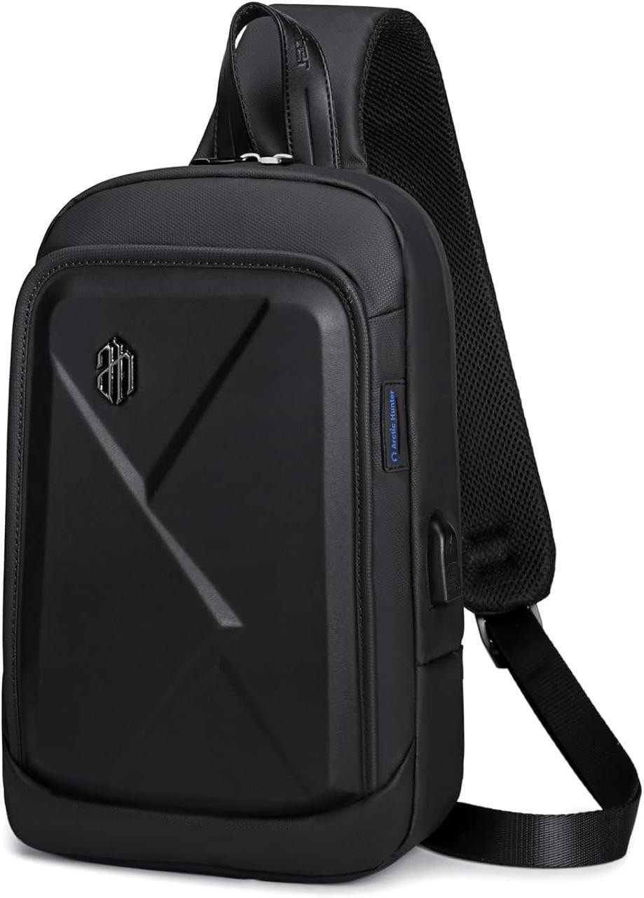 Arctic Hunter Crossbody Bag