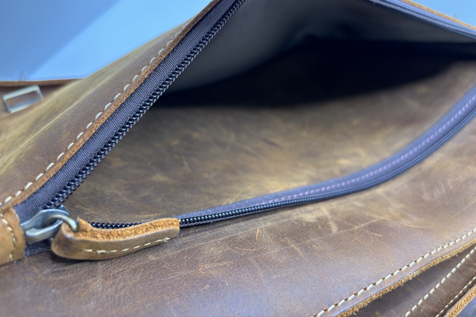 KATTEE Brown Leather Briefcase Messenger Laptop Bag – Excellent – 16” x 13”