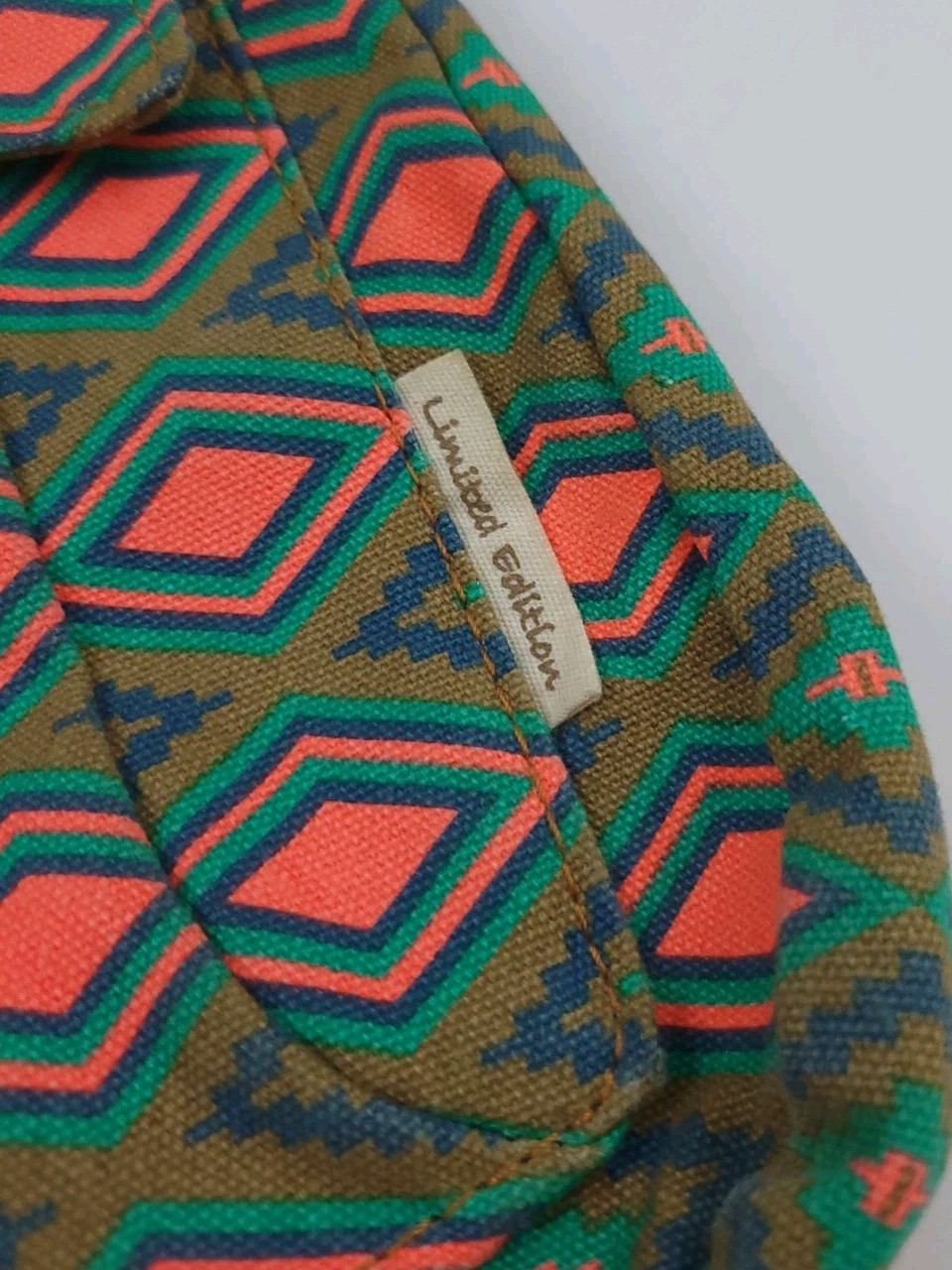 Kavu Southwest Aztec Tribal Pattern Side Bag Retro Limited Edition Travel Tech