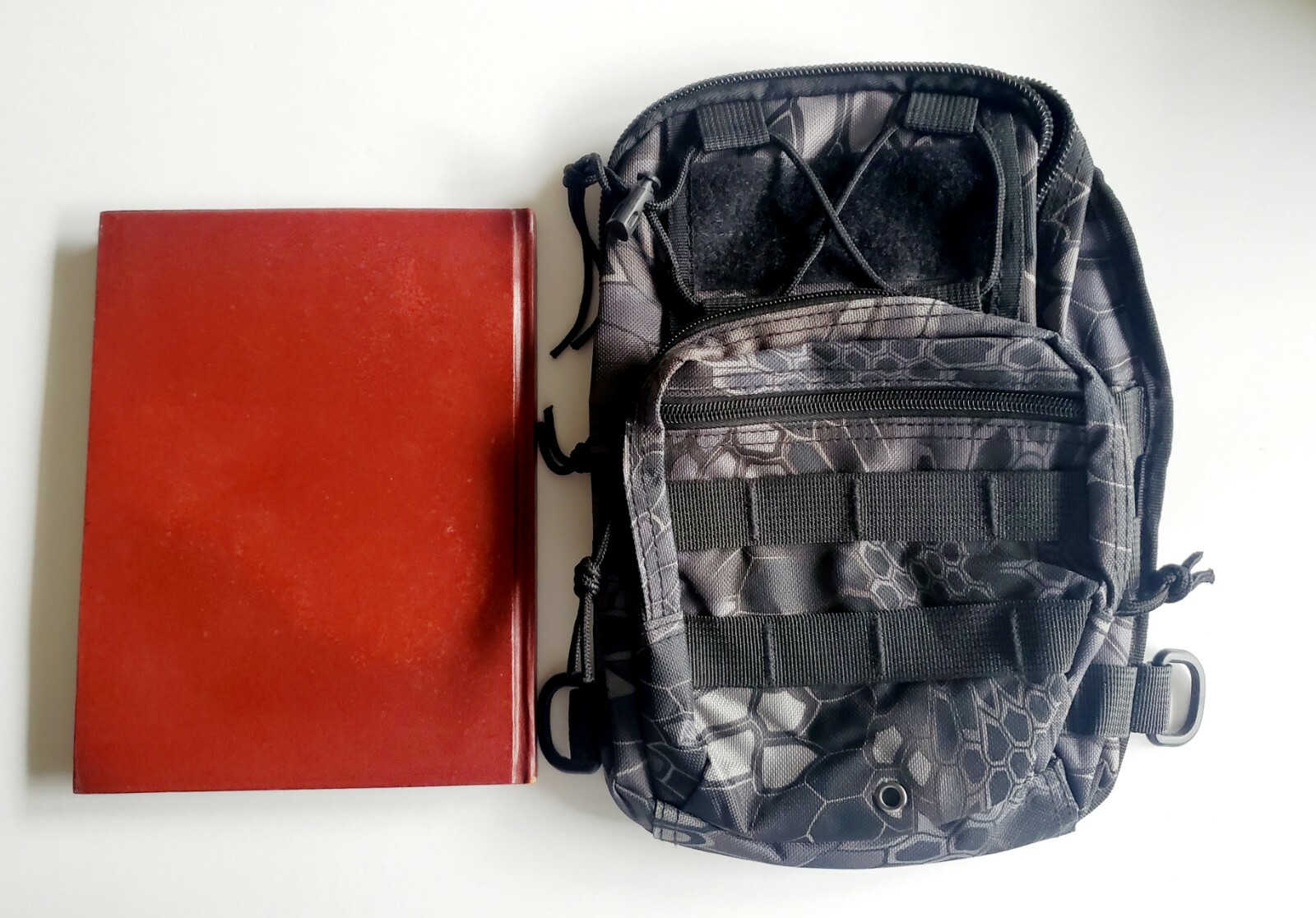SMALL SLING SHOULDER BAG UNISEX, 10″ X 5 1/2″ CAMOFLAUGE ( NEVER USED)