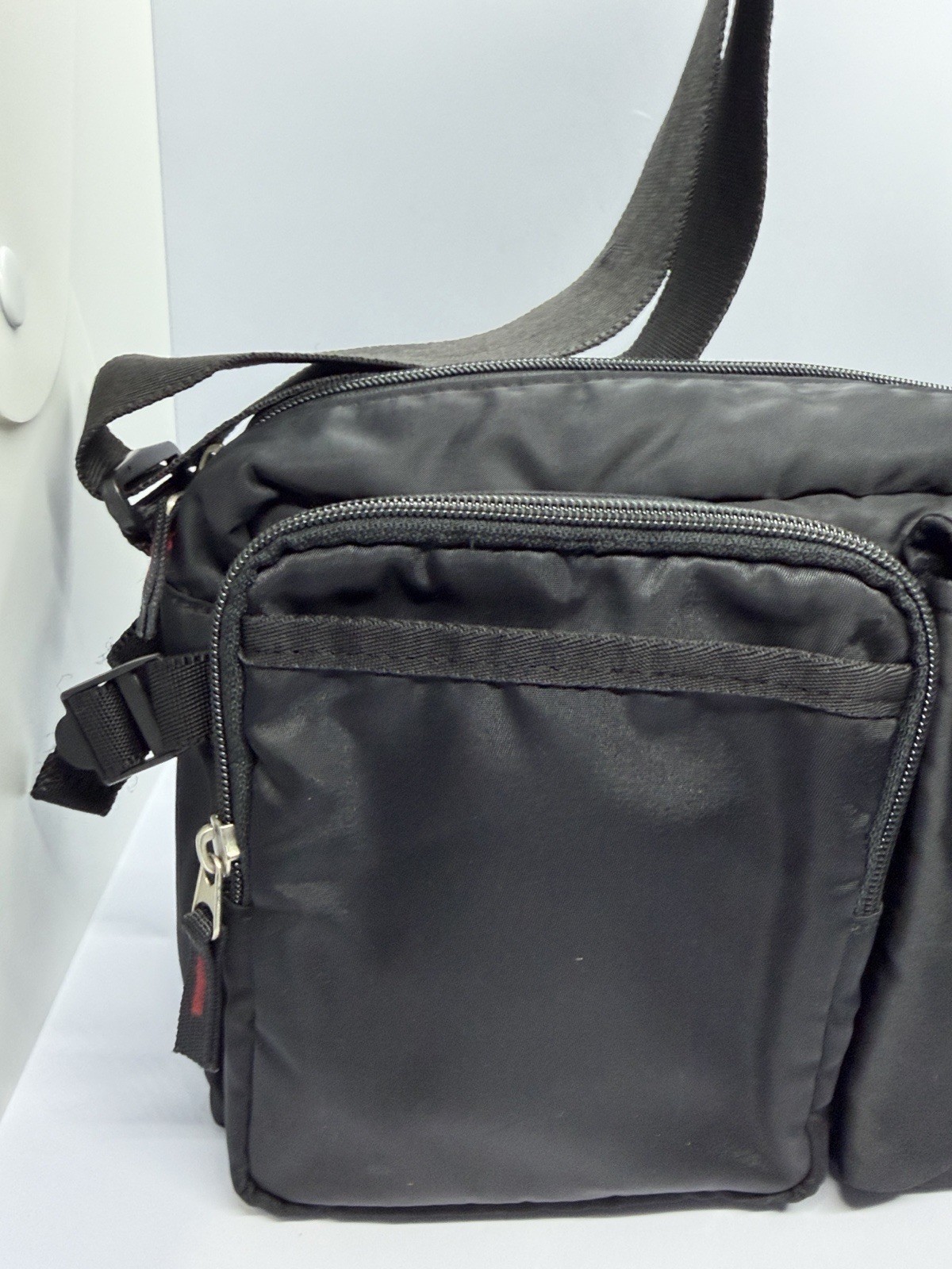 Jupiter Black Men’s Compact Messenger Bag