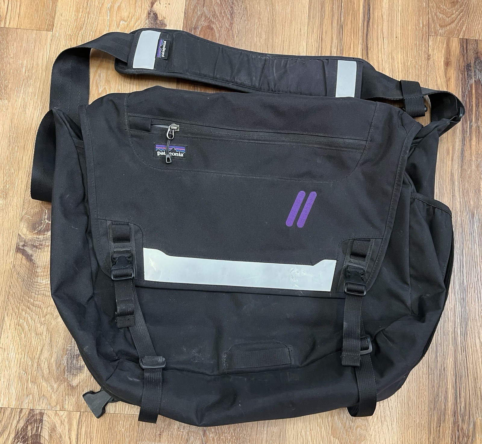 Patagonia Half Mass P-6 Messenger Bag Reflective Commuter Laptop Black 11782