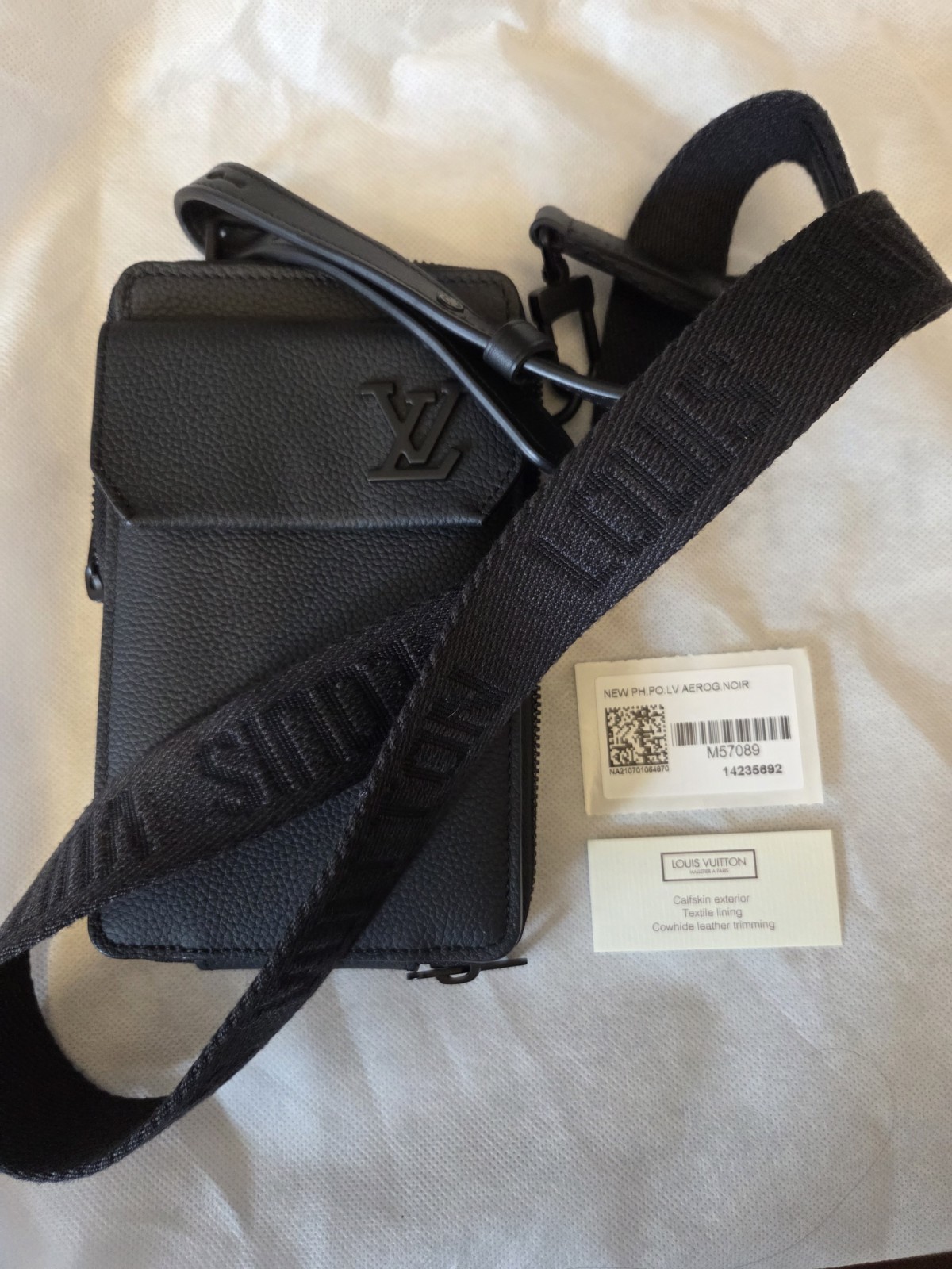 Louis Vuitton Taiga Aerogram Phone Pouch Crossbody Black Leather FREE SHIPPING!