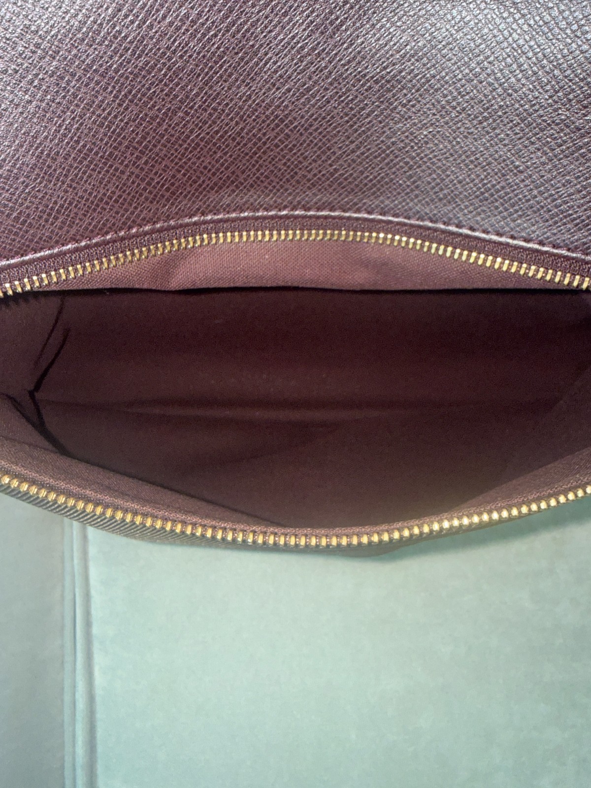 Louis Vuitton Dersou Messenger Bag Bordeaux Taiga Leather Men’s Crossbody