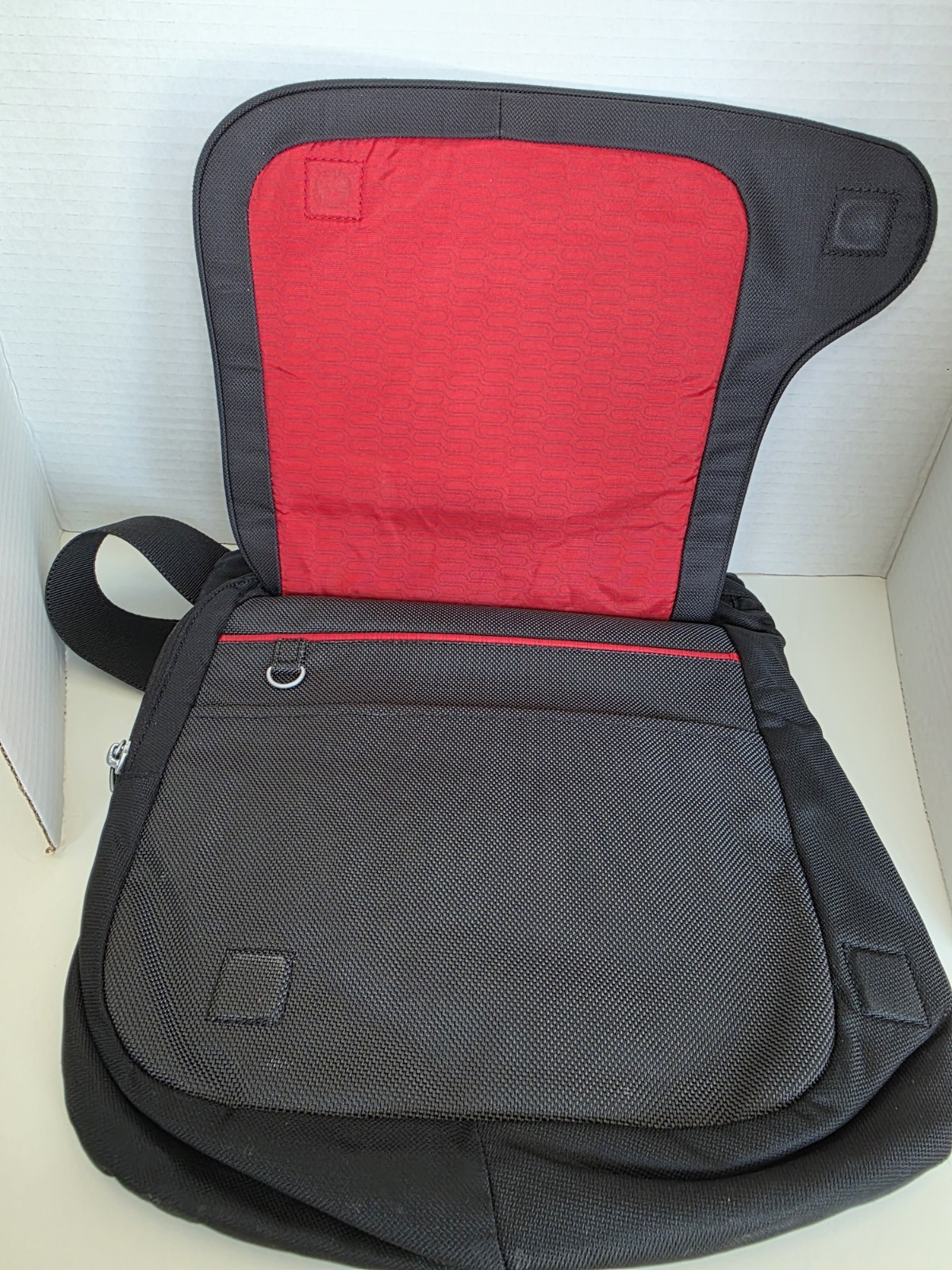 TUMI T-Tech 5123D Black Ballistic Cross Body Sling Pack Bag Travel Uni-Sex EUC