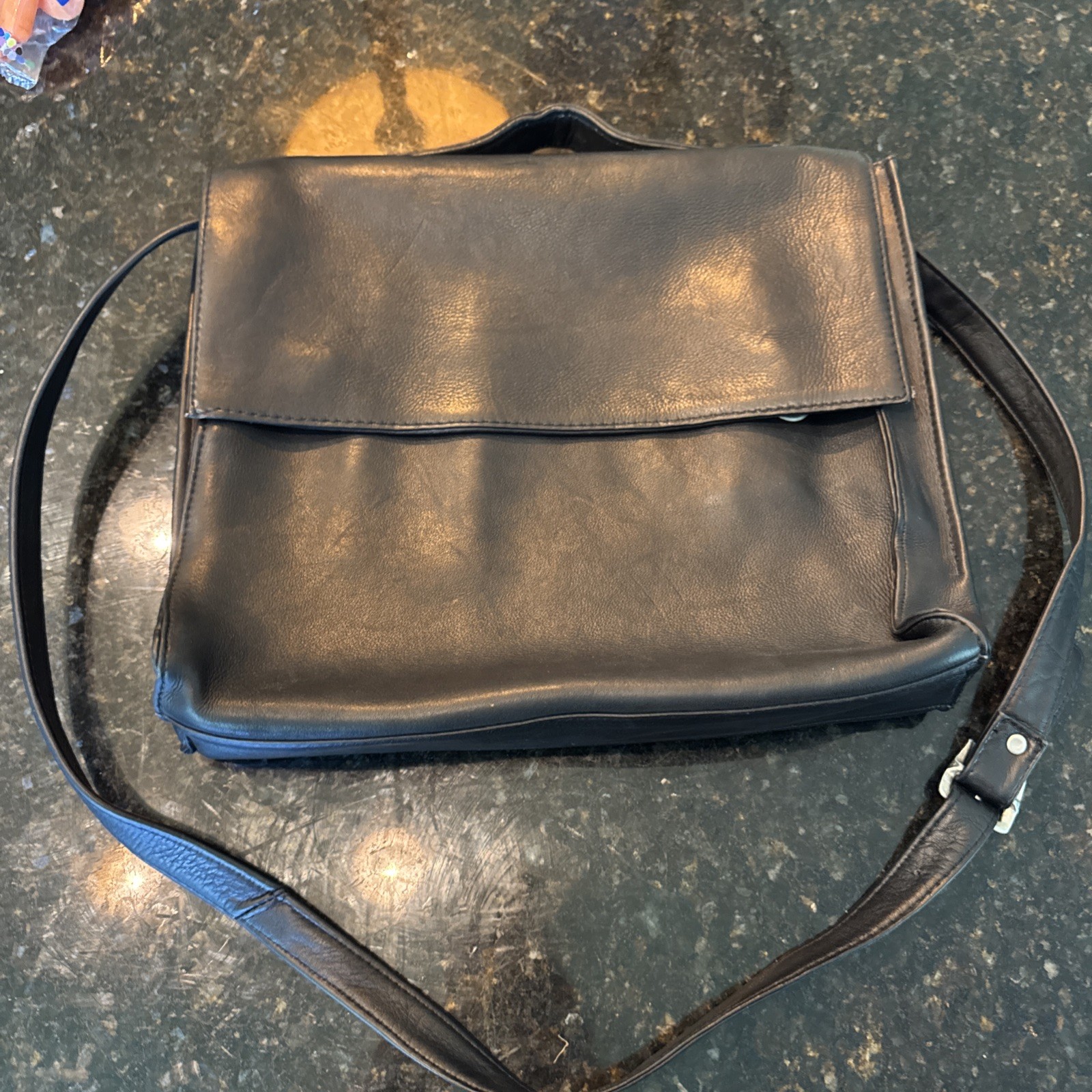 Wilson’s Black Genuine Leather Messenger Bag. Great Condition