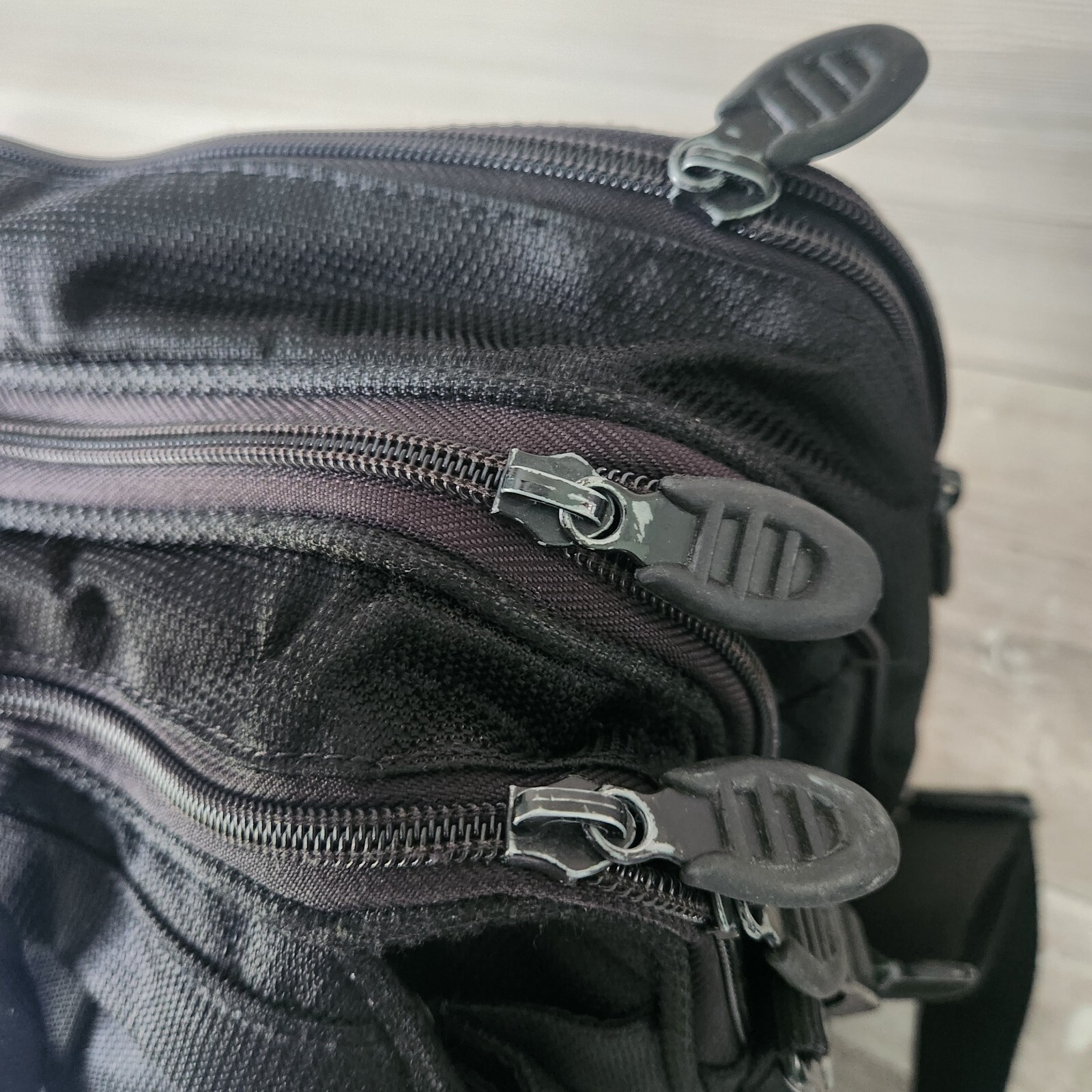 Tumi T-Tech T2 Carry On Expandable Nylon Ballistic Laptop Briefcase Bag w/ Strap