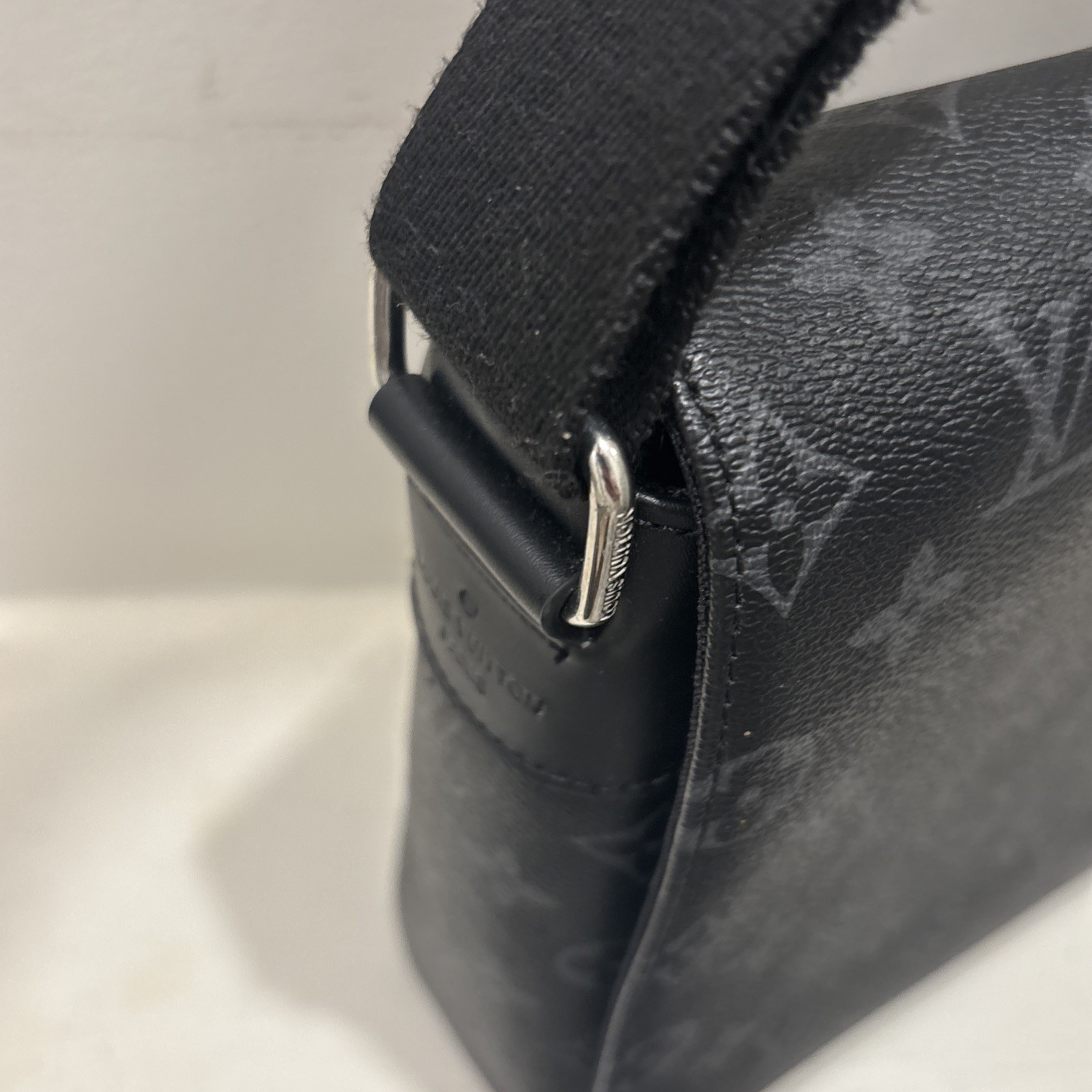 Louis Vuitton Monogram District Messenger Bag Black LV Crossbody Mens Unisex Bag