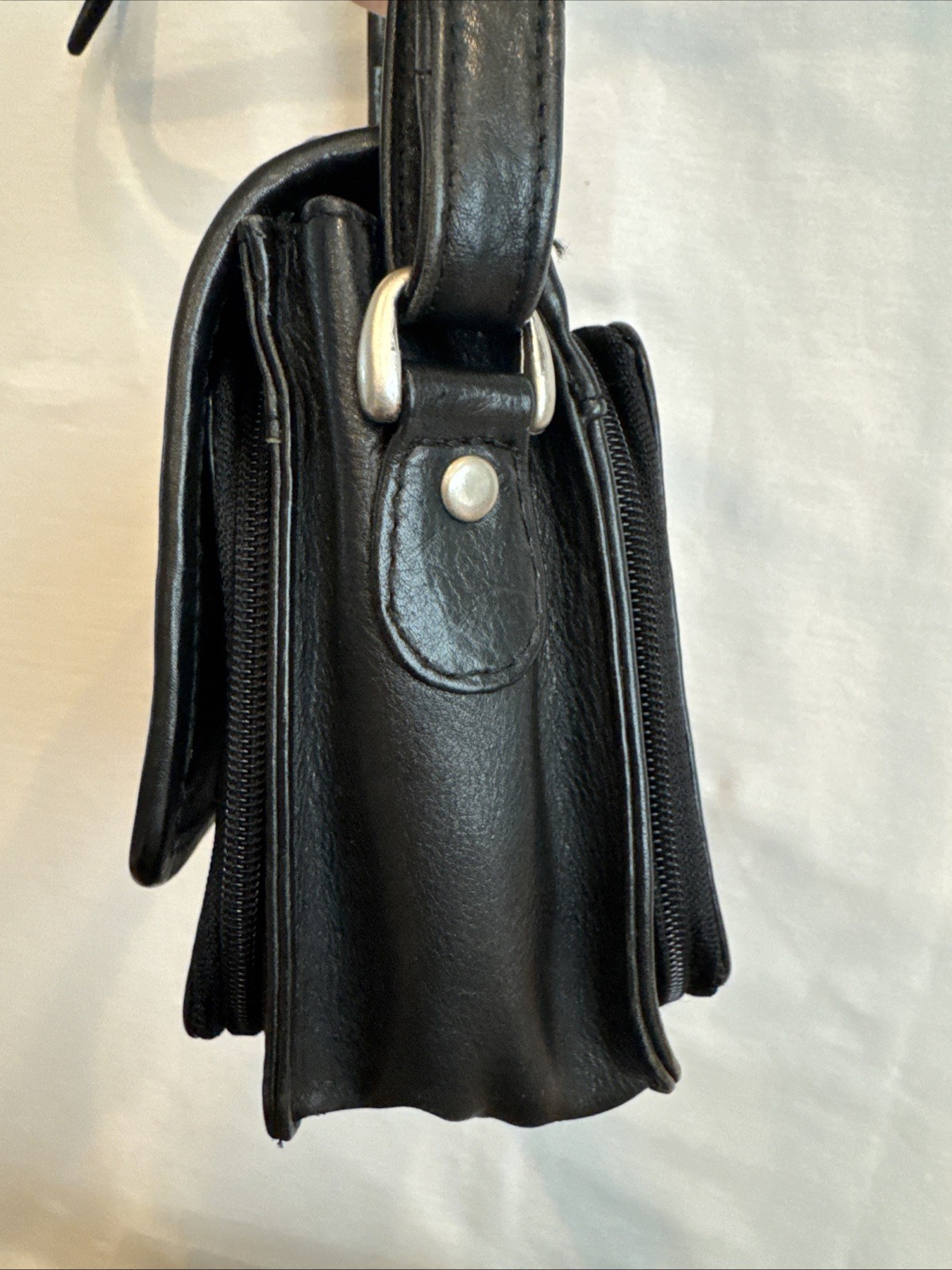 Black Leather Adjustable Strap Crossbody Bag Unisex Paul & Taylor