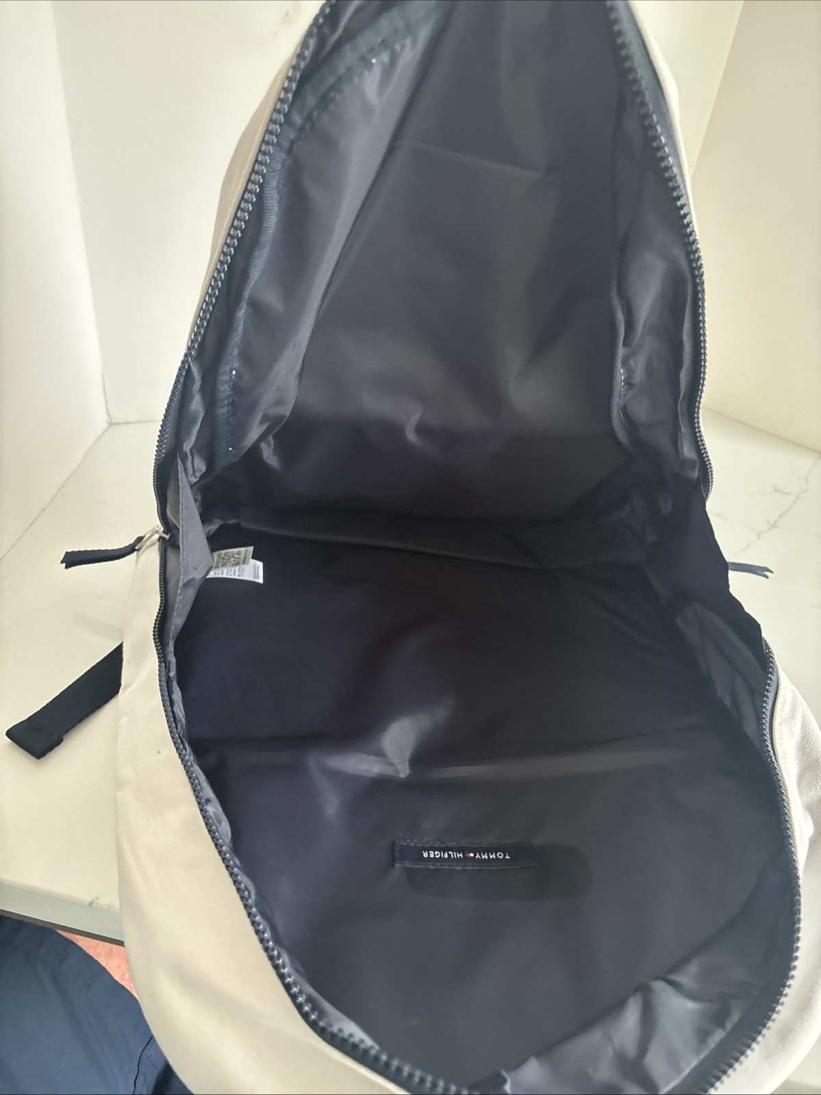 TOMMY HILFIGER Signature Logo Crest Backpack -Back pack White NWT