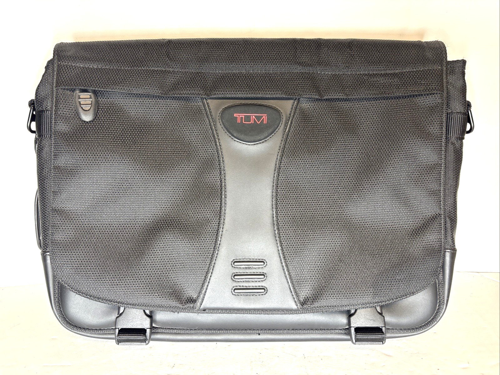 Tumi T2 Ballistic Black Messenger Briefcase Laptop Bag Nylon Black Shoulder
