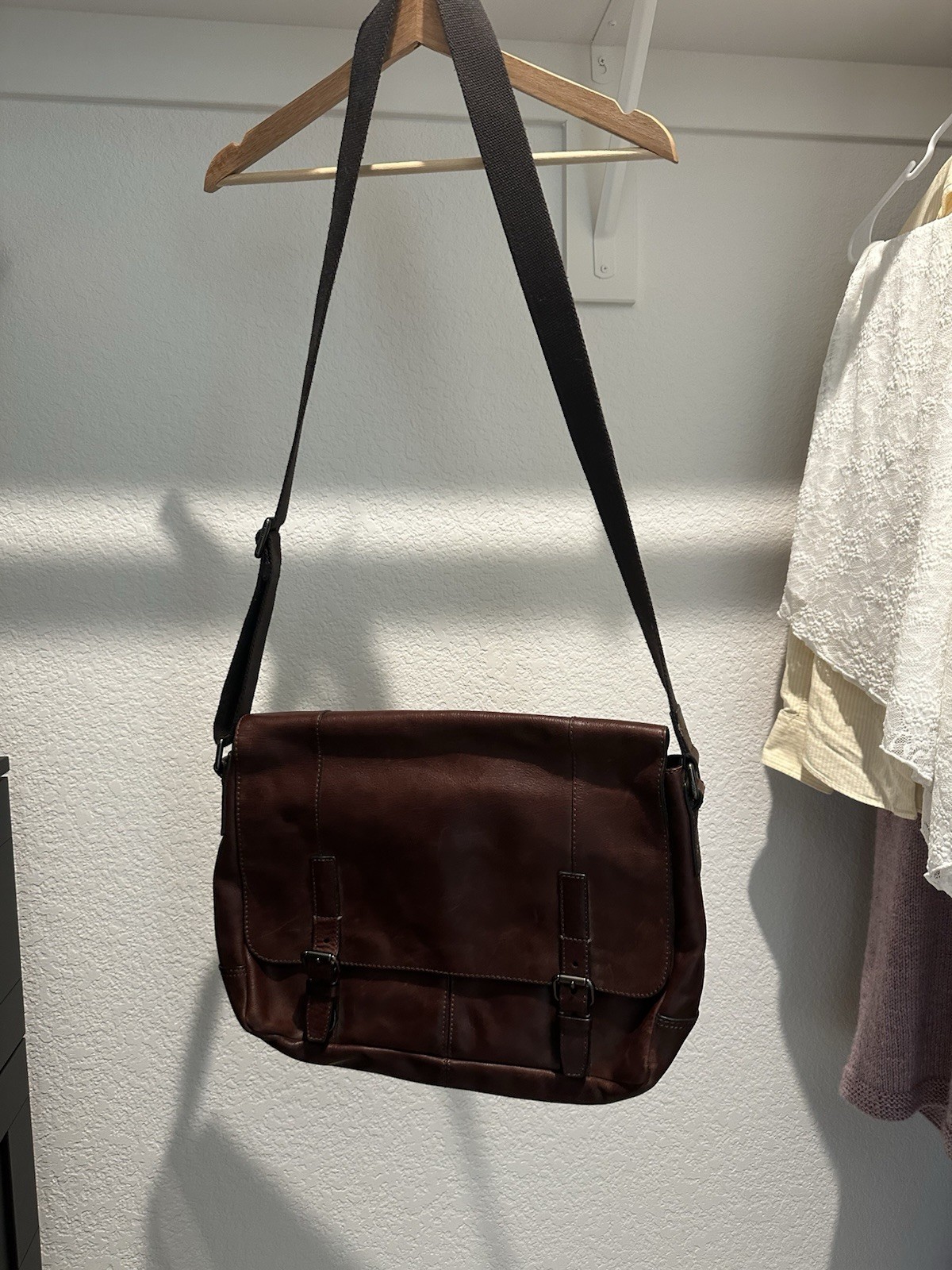 Fossil Men’s Brown Genuine Leather Messenger Bag Adjustable Strap Buckle