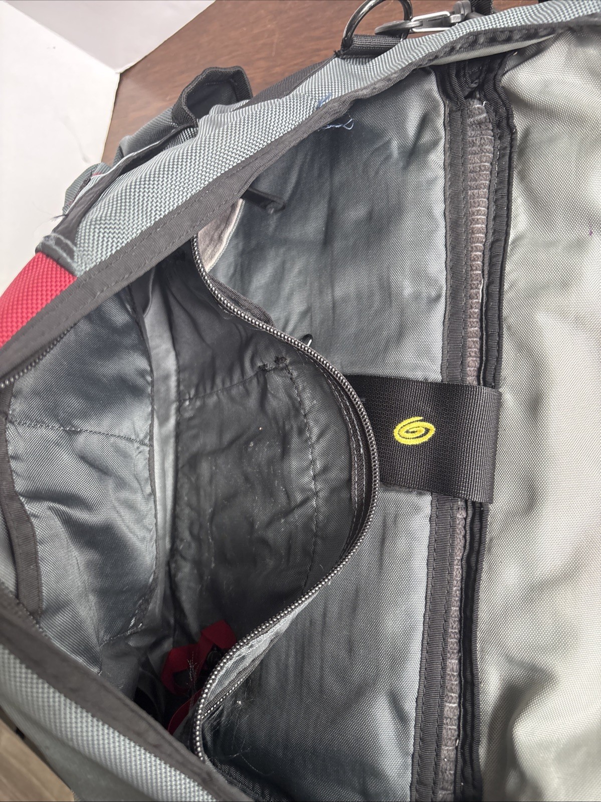 TIMBUK2 Medium Gray Red Messenger Commute Bag Padded Laptop Rubber Bottom