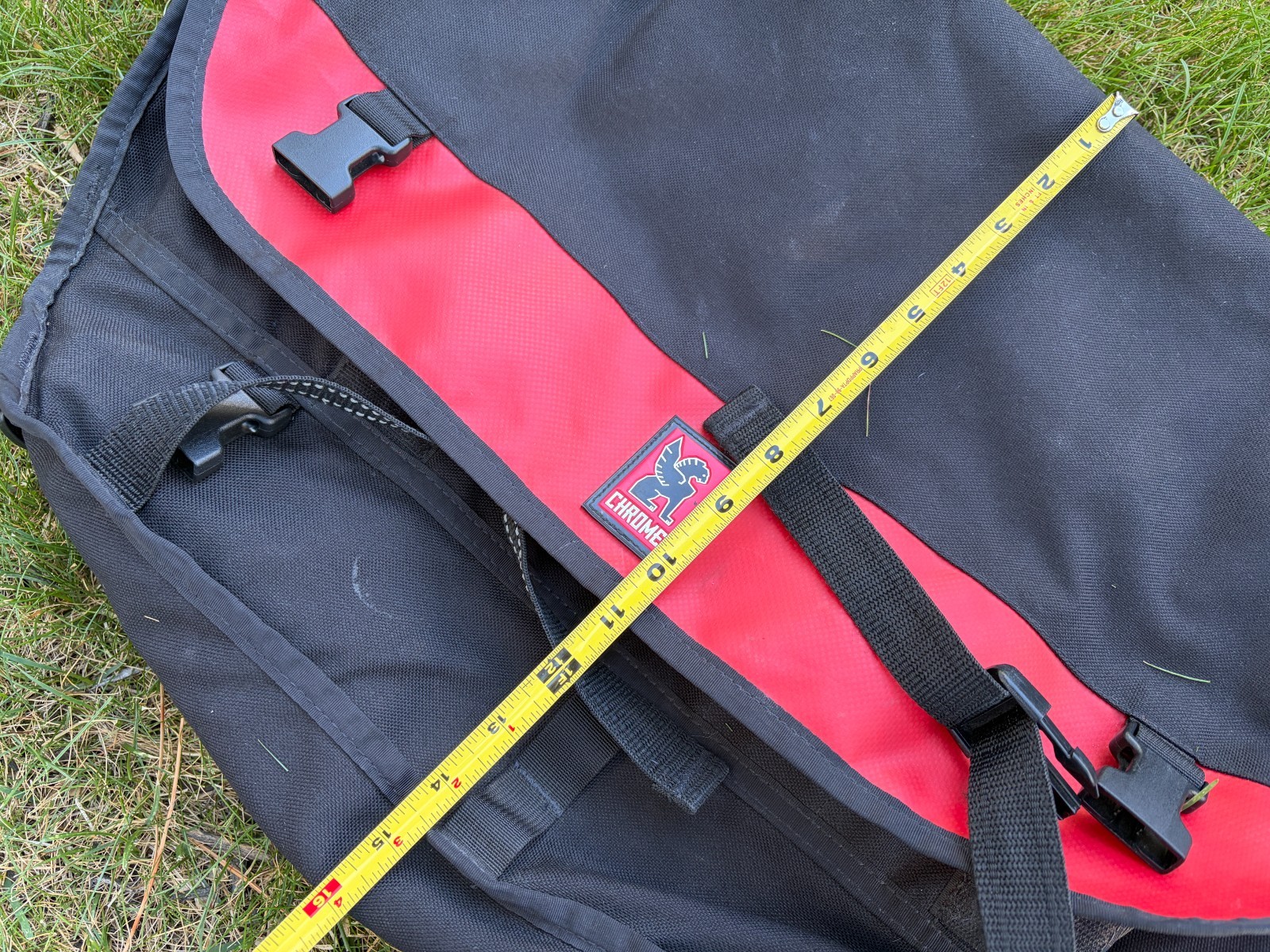 Chrome Bag – Mini Metro Messenger Bag 24″ Black/Red **Excellent**