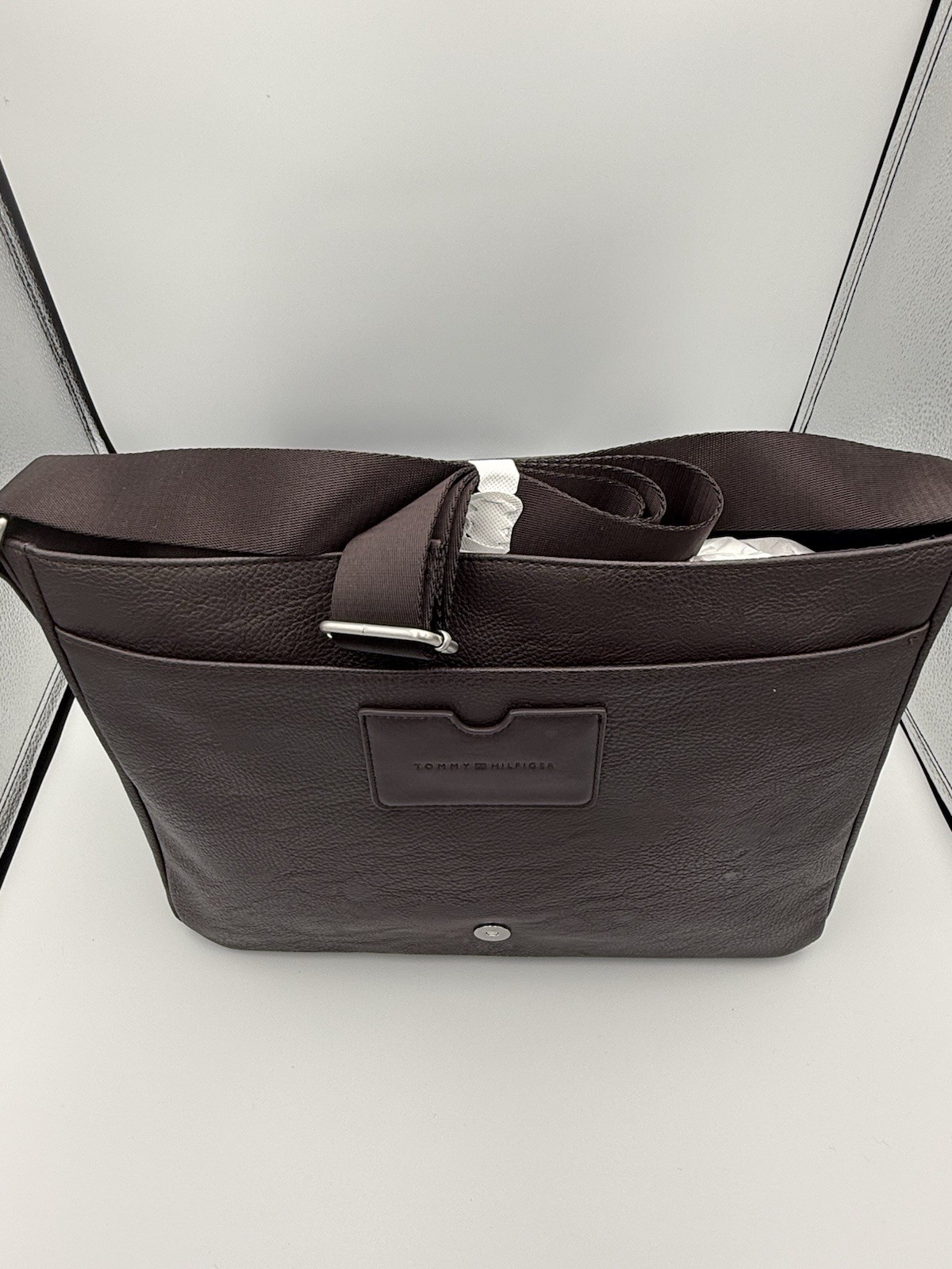 Tommy Hilfiger Men’s Messenger Bag Brown Zip Closure Adjustable Strap Casual