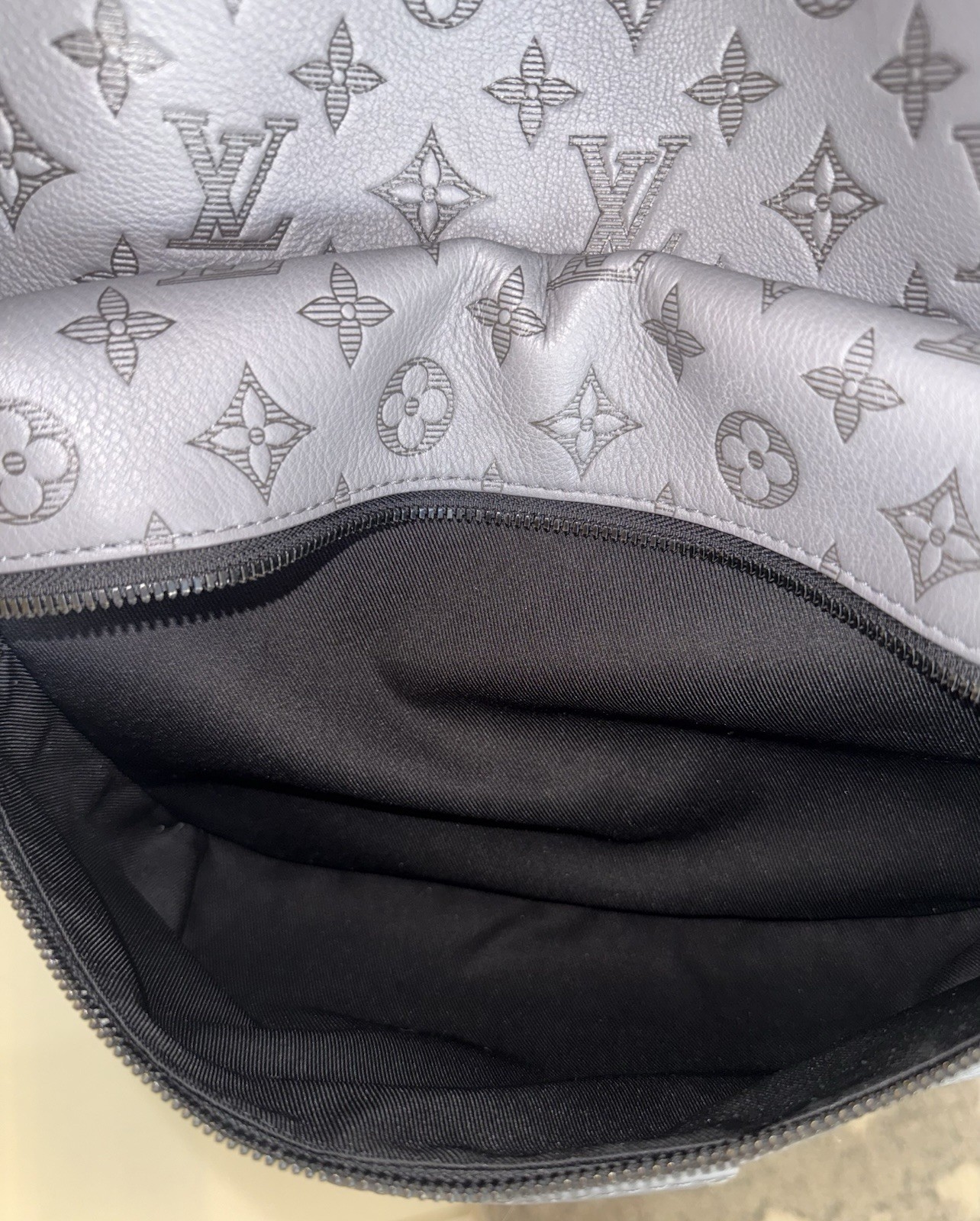 LOUIS VUITTON Discovery Backpack in Grey Monogram Shadow Leather – 💯 AUTHENTIC