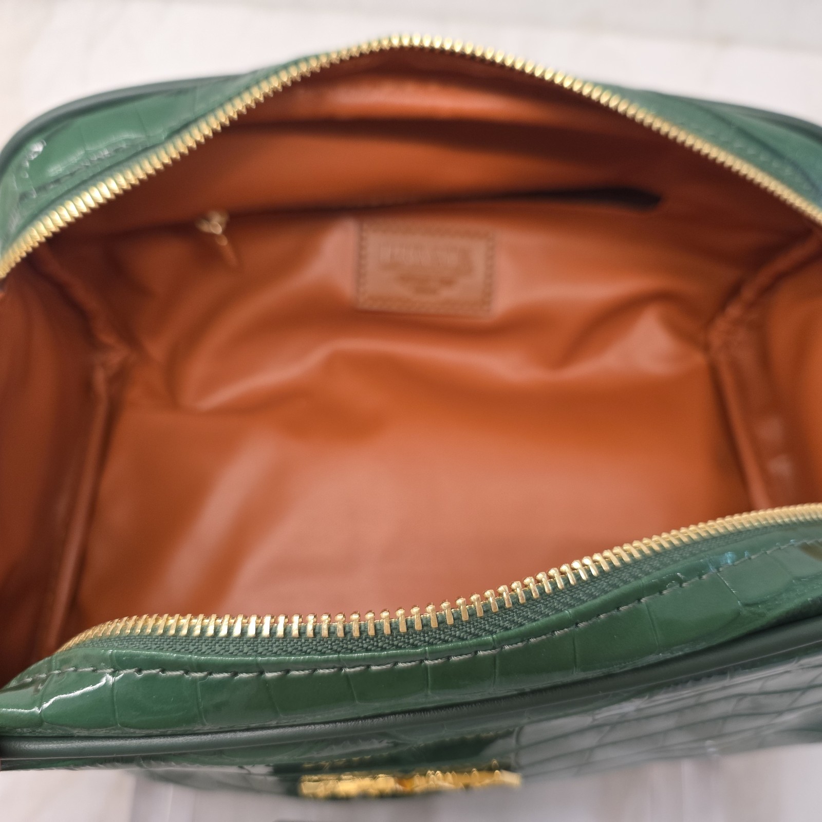 Privata MENS Toiletry Bag BRAND NEW with Cert Of Authenticy Card GREEN CROC…