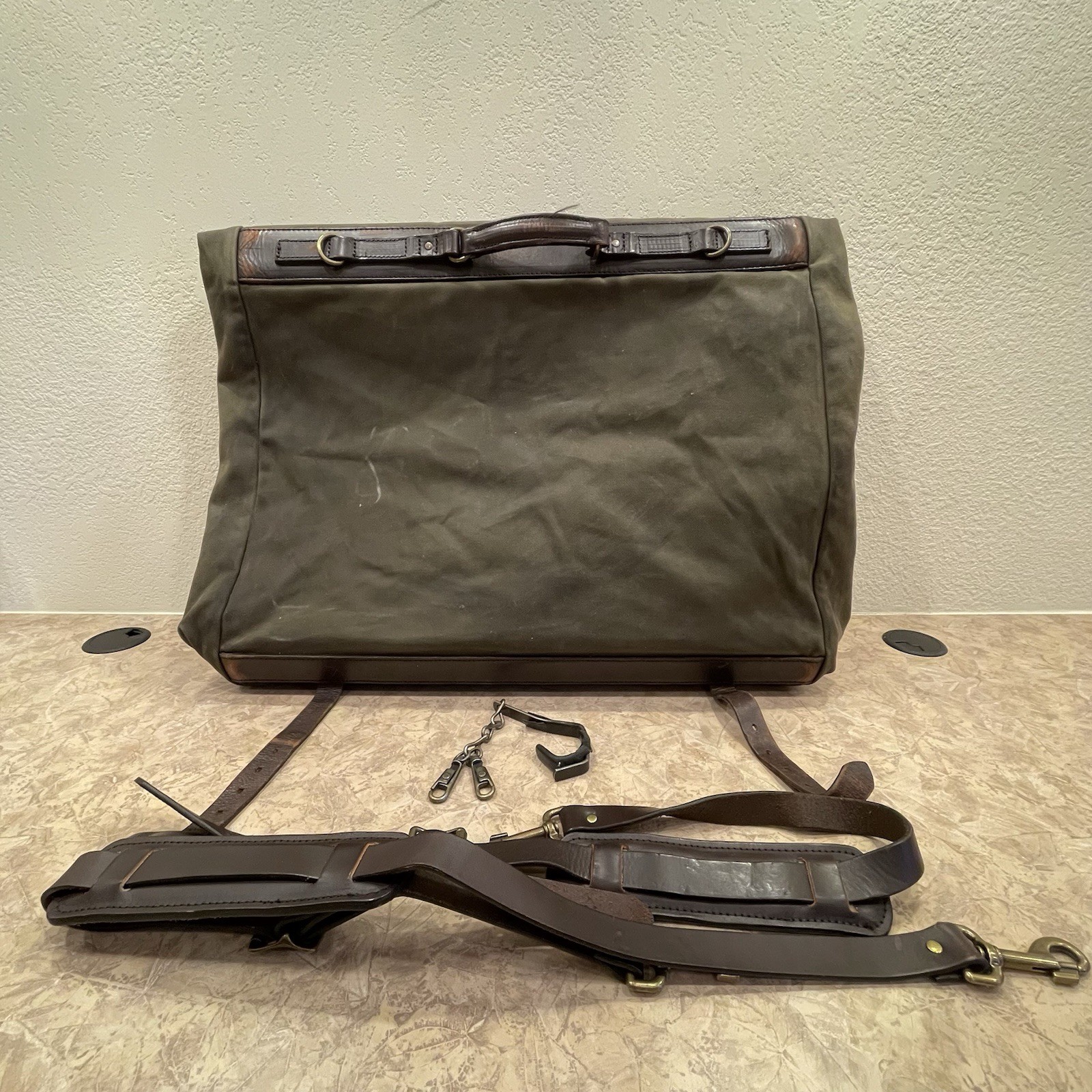 Filson Rugged Twill Garment Bag Otter Green 2006 Suit Carrier Made N USA Leather
