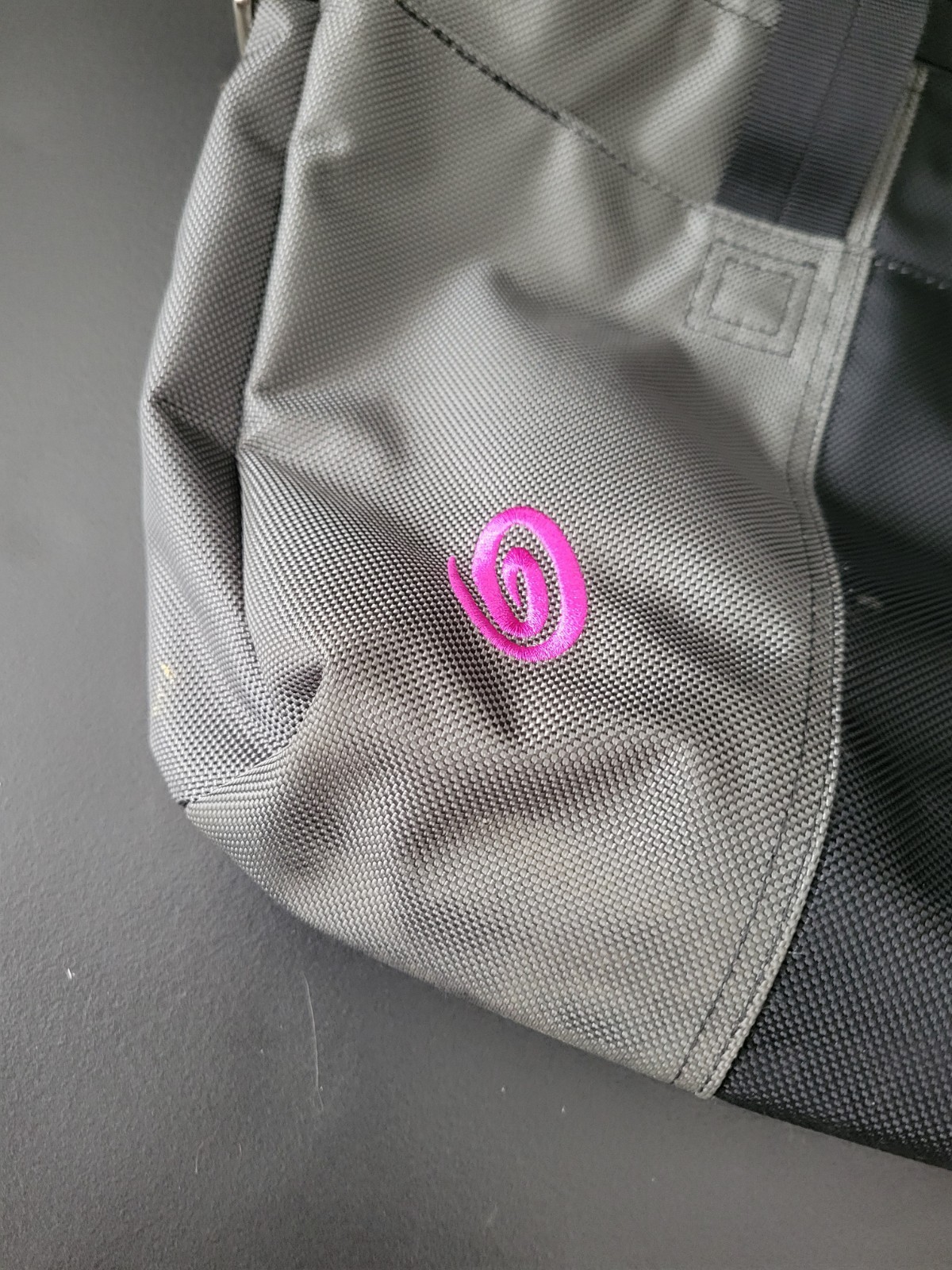 Timbuk2 Classic Messenger Bag Medium Black Gray Purple with Strap – See Pictures