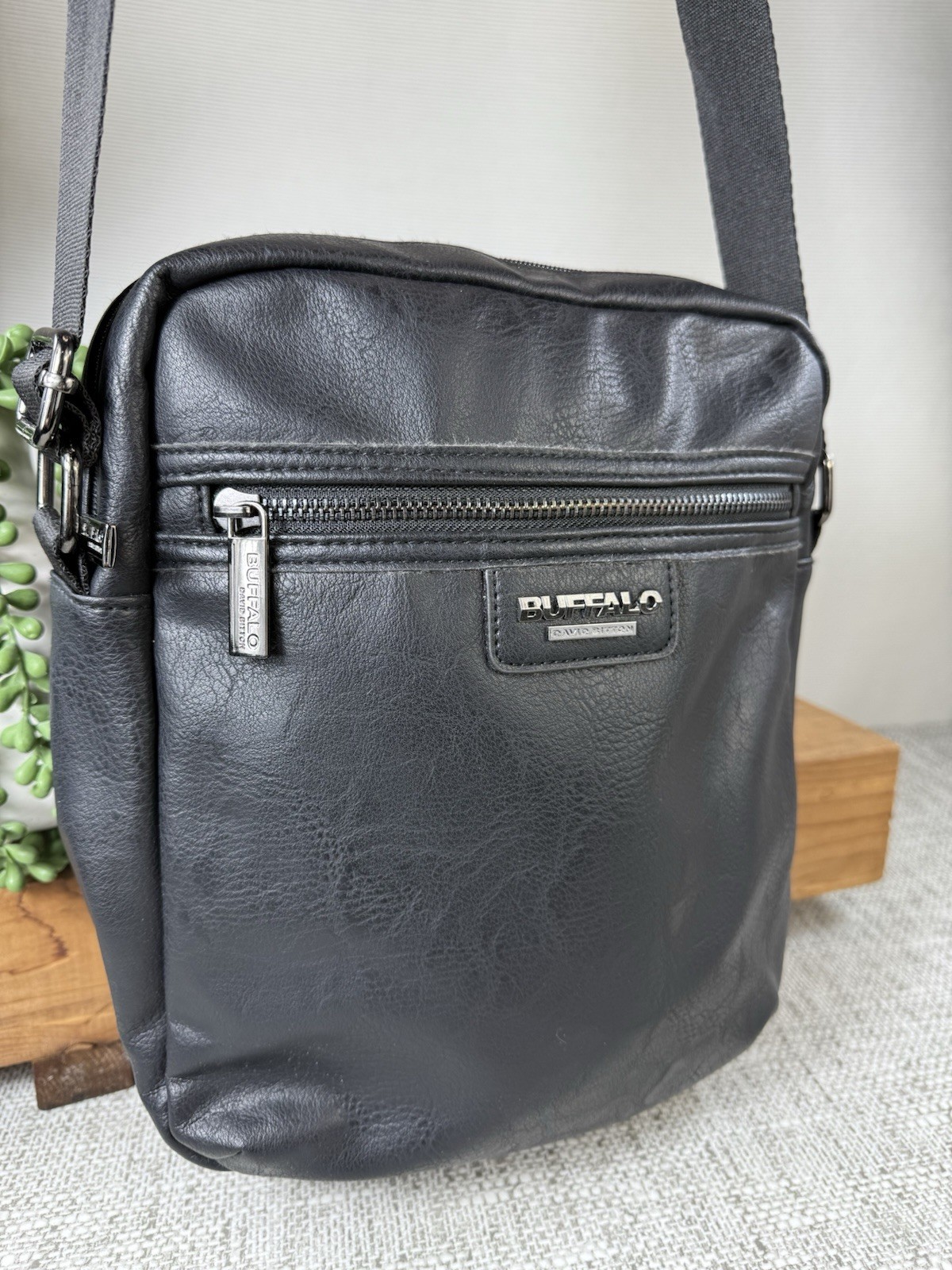 Buffalo David Bitton Unisex Laptop Bag Crossbody Black Leather Purse NICE
