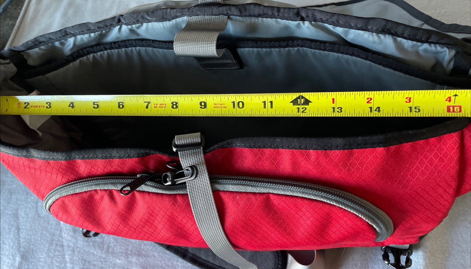 LL BEAN Laptop Commuter Adjustable Shoulder Messenger/Day Bag Red