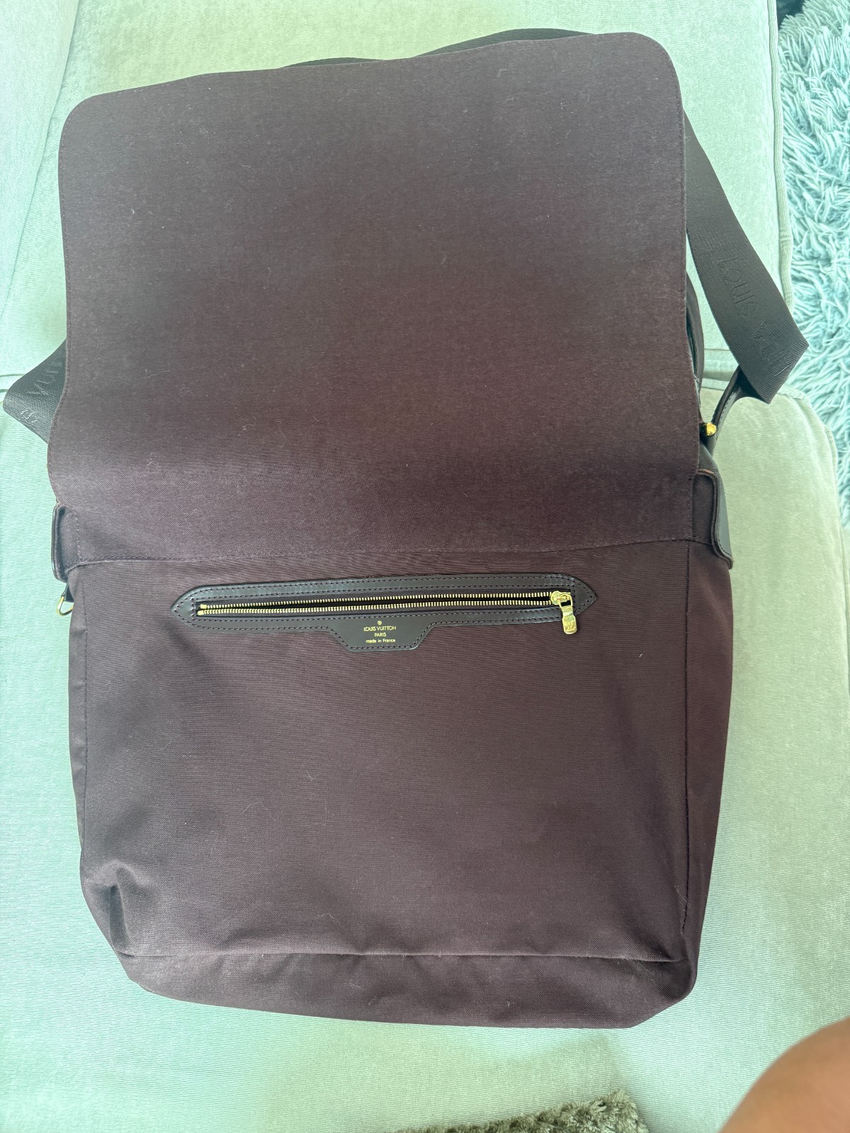 Louis Vuitton Dersou Messenger Bag Bordeaux Taiga Leather Men’s Crossbody