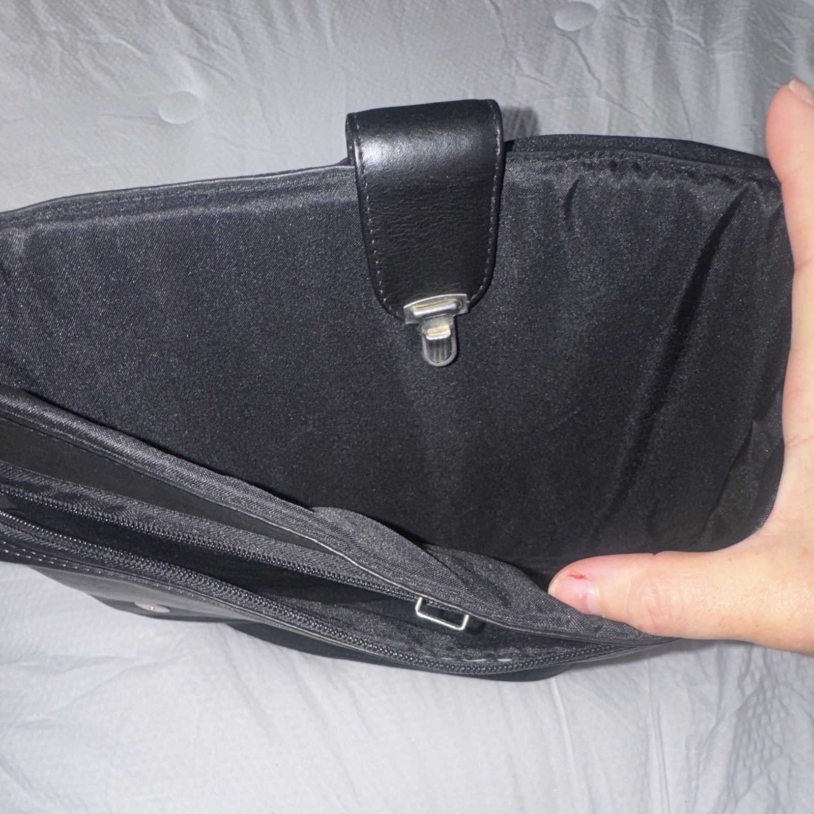 Black Colombian Leather Messenger Bag Buckle Flap Zip Closure Adjustable Strap
