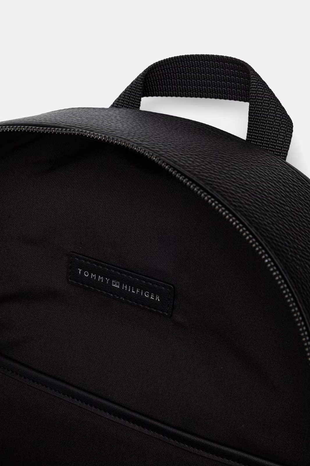 Tommy Hilfiger Men’s TH Central Backpack Black Faux Leather Backpack AM0AM14165