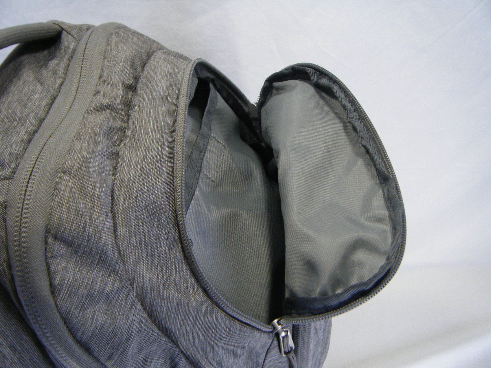The North Face Pivoter Backpack Gray FlexVent Laptop School Book Bag
