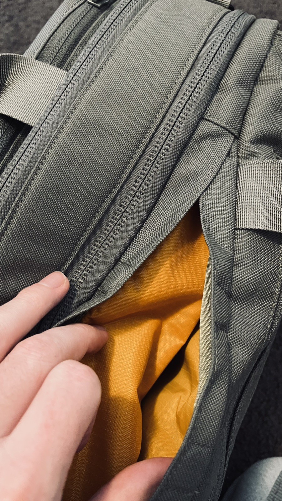 Eberlestock Executive Brief – Gray