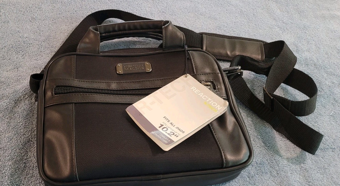 Kenneth Cole Reaction R-Tech IPad Tablet & Netbook Case NWT