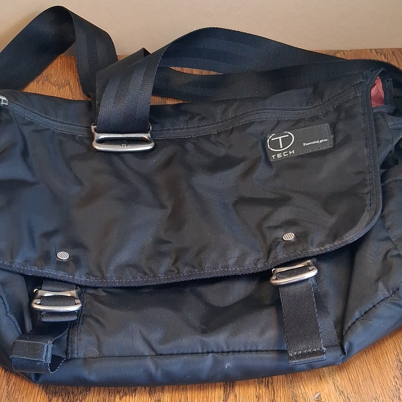 T-Tech Large Black Messenger Bag Buckle/Snap Flap Crossbody Strap Pockets