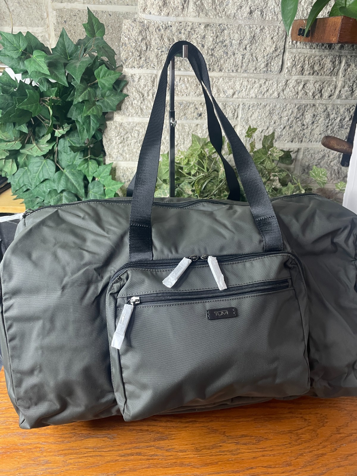 NWT TUMI DARK GREY PACKABLE DUFFLE FOLDABLE DUFFEL TOTE BAG TRAVEL CARRYON