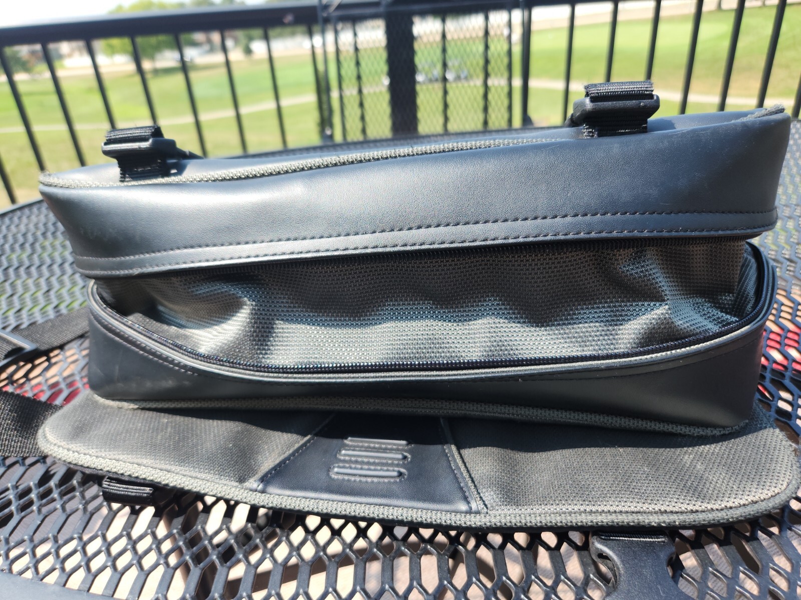 Tumi T2 Gray Ballistic Nylon Expandable Messenger Computer Briefcase $225 MSRP!