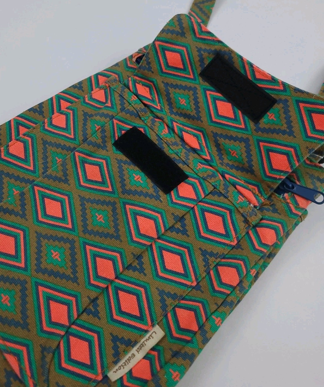 Kavu Southwest Aztec Tribal Pattern Side Bag Retro Limited Edition Travel Tech