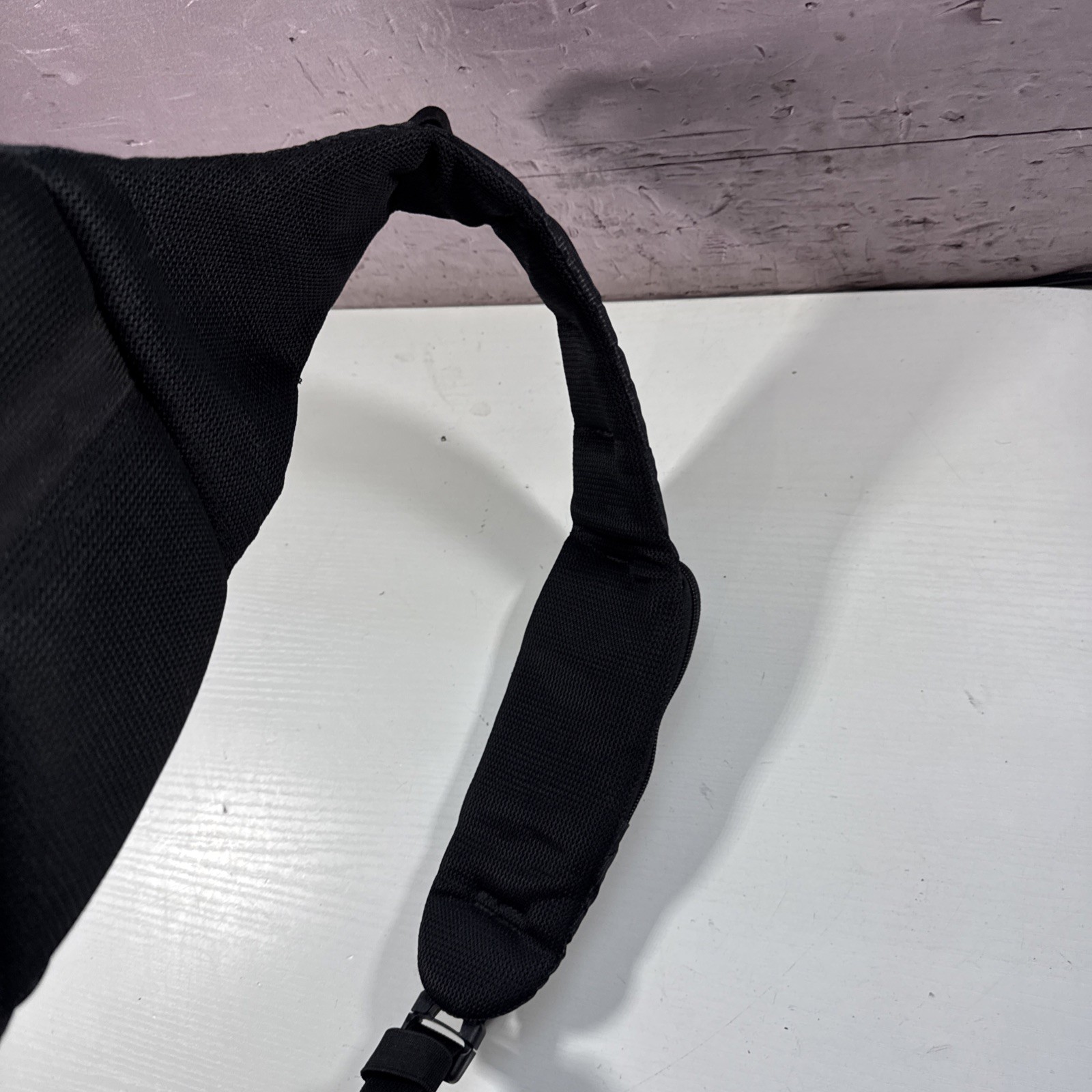 Thule Crossover Sling Bag – Used Good Condition