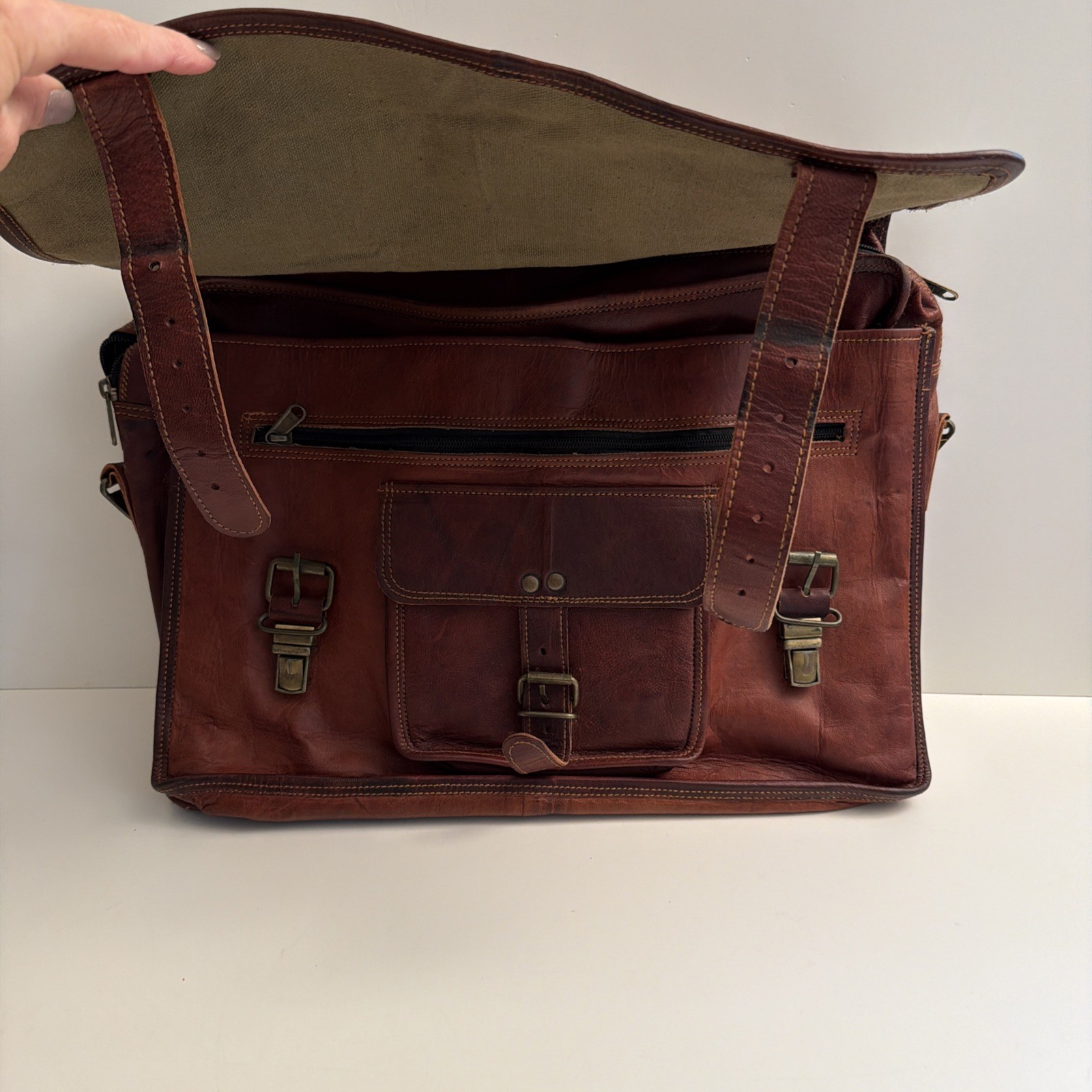 Komal’s Passion Leather Messenger Bag Brown Distressed Laptop Satchel 18″ Clean!