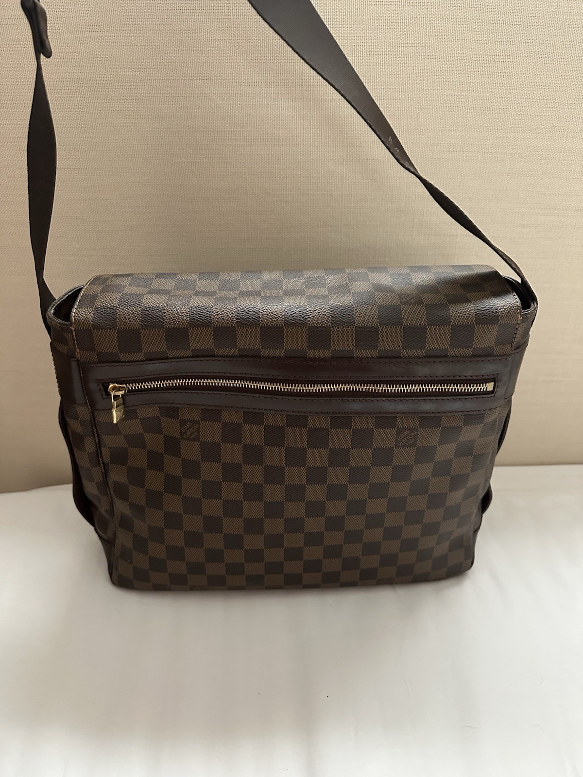 Louis Vuitton Damier Ebene Bastille Messenger bag – Excellent Condition