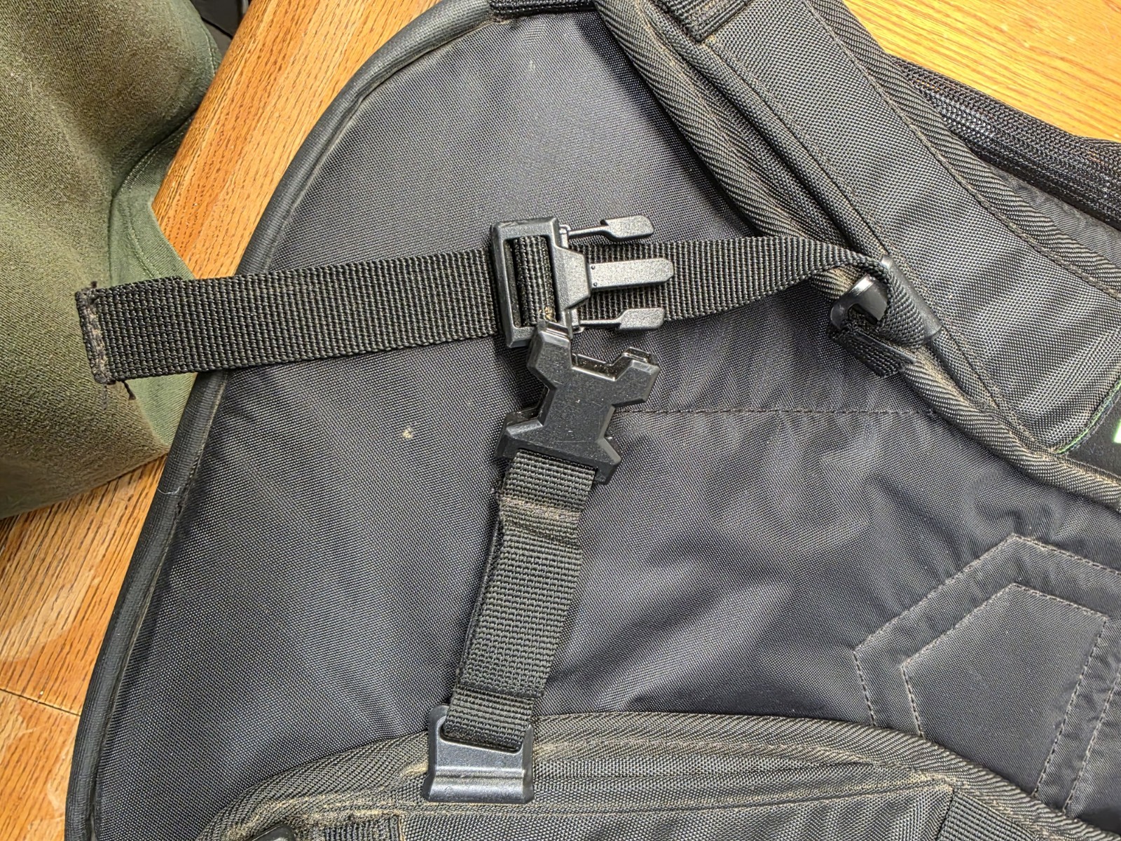 Under Armour Utility Personal Equipment Backpack 1369318 Gray Black HS-A1-1