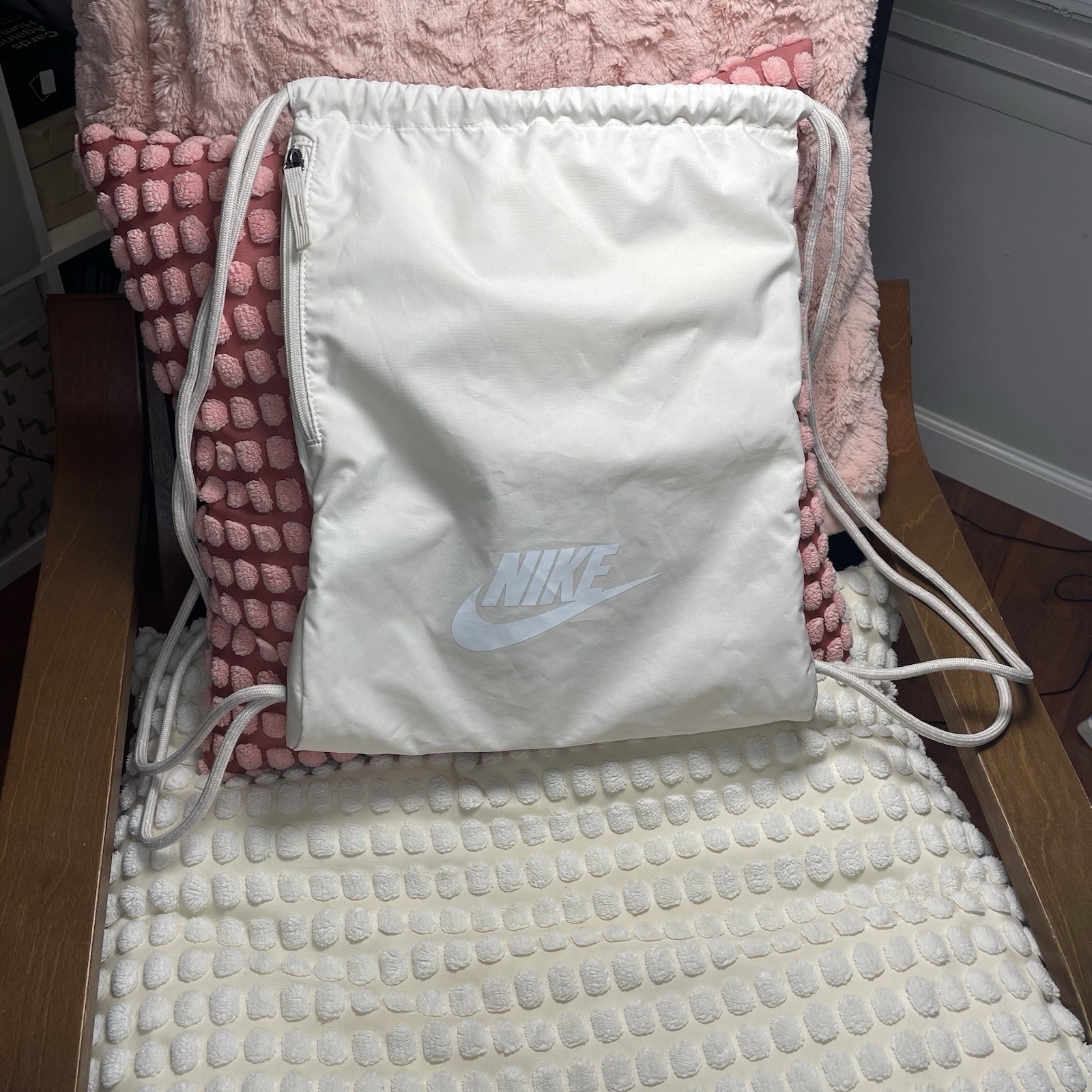 NIKE Heritage Drawstring Unisex Bag Backpack Sackpack Gym, Side Zipper Ivory