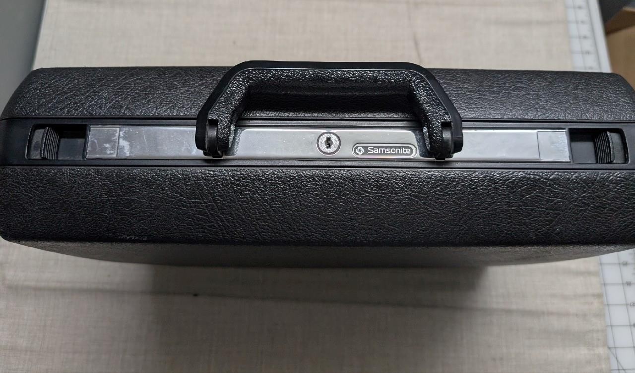 vintage SAMSONITE hard shell BRIEFCASE black 18x14x5 suitcase CARRY-ON black 80s