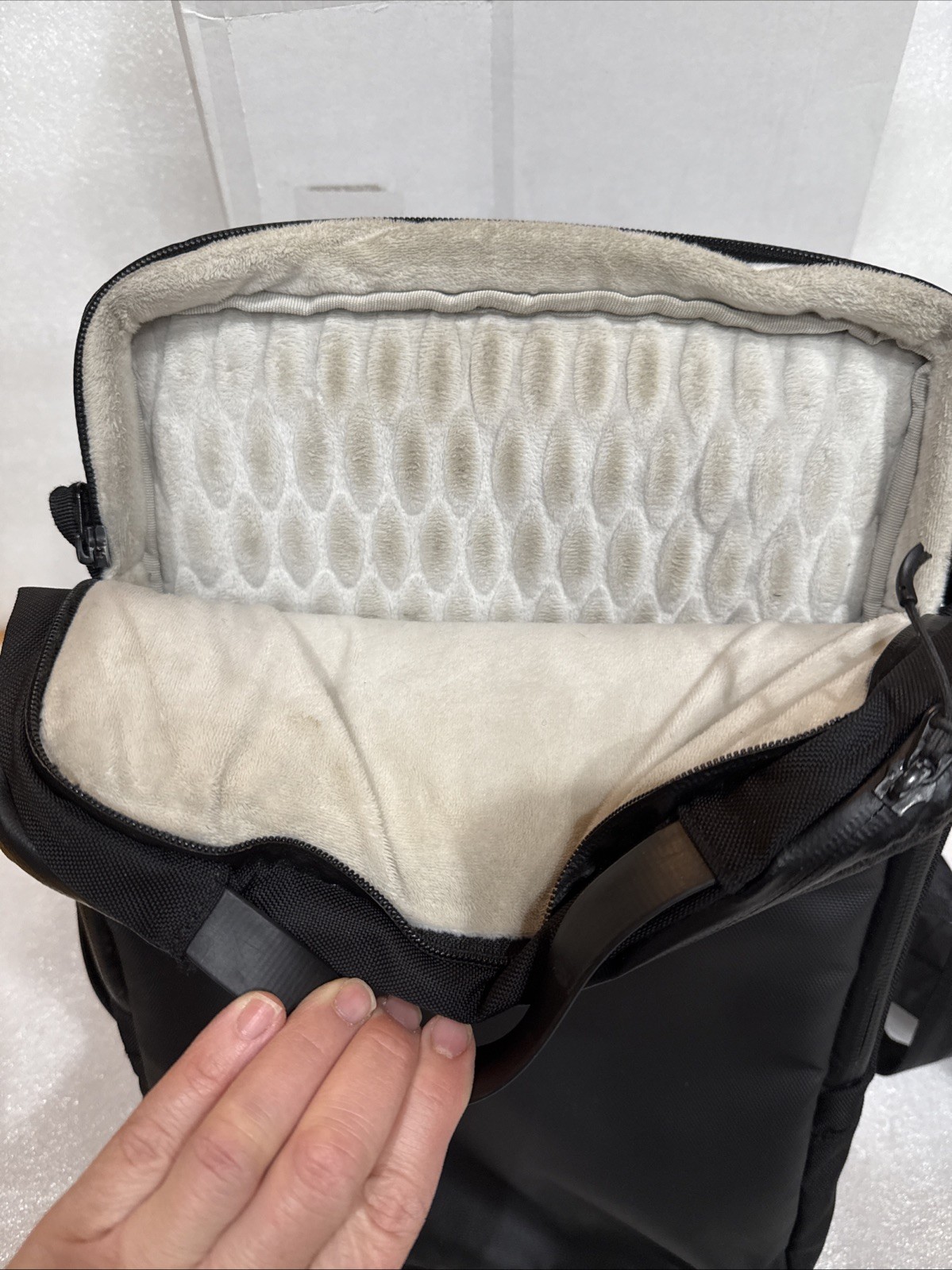 Tomtoc 360 Protective Slim Laptop Shoulder Bag for 16 & 15 inch MacBook Pro Air