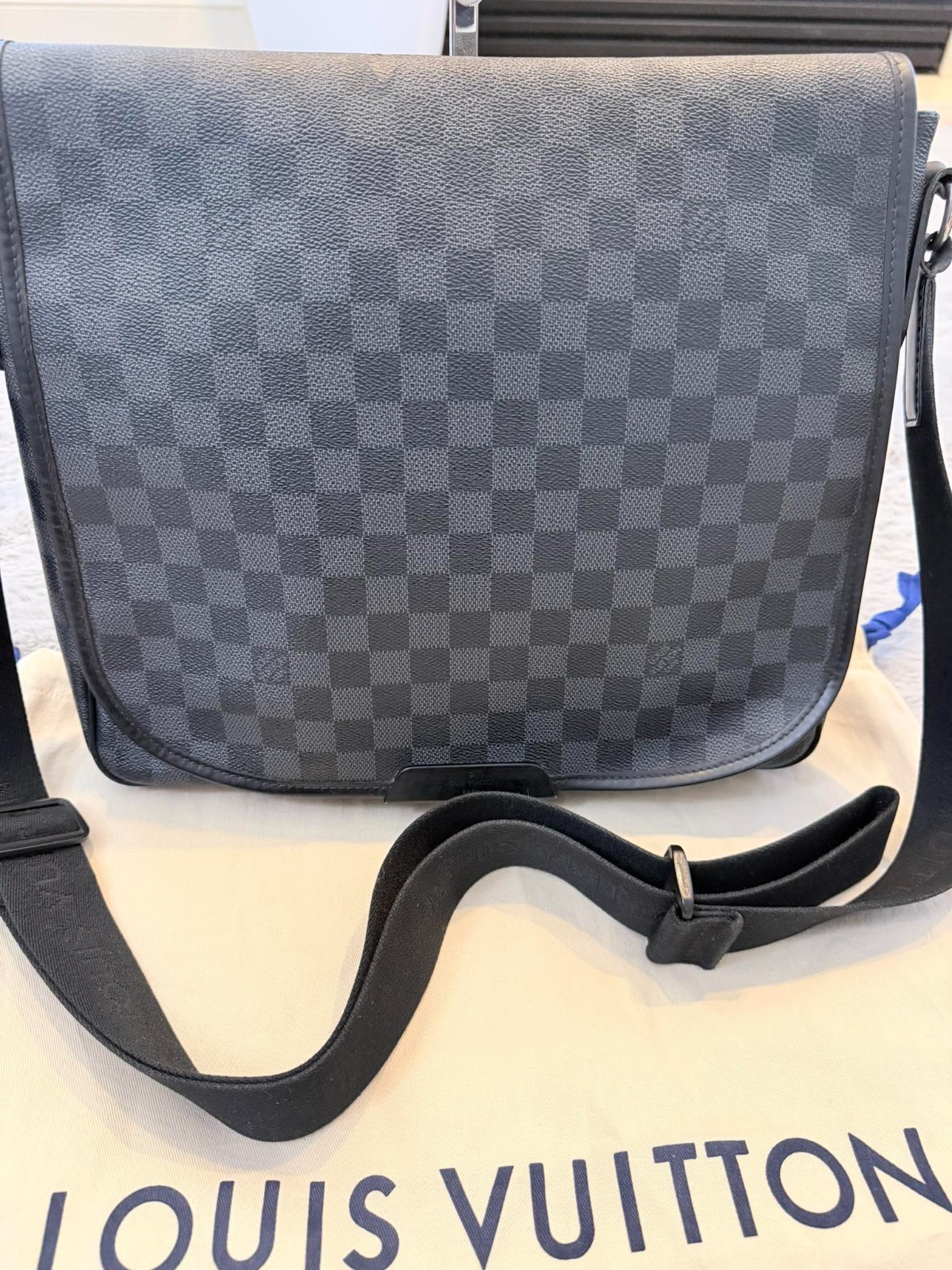 Louis Vuitton Daniel MM Damier Graphite Messenger Bag Men’s Crossbody Authentic