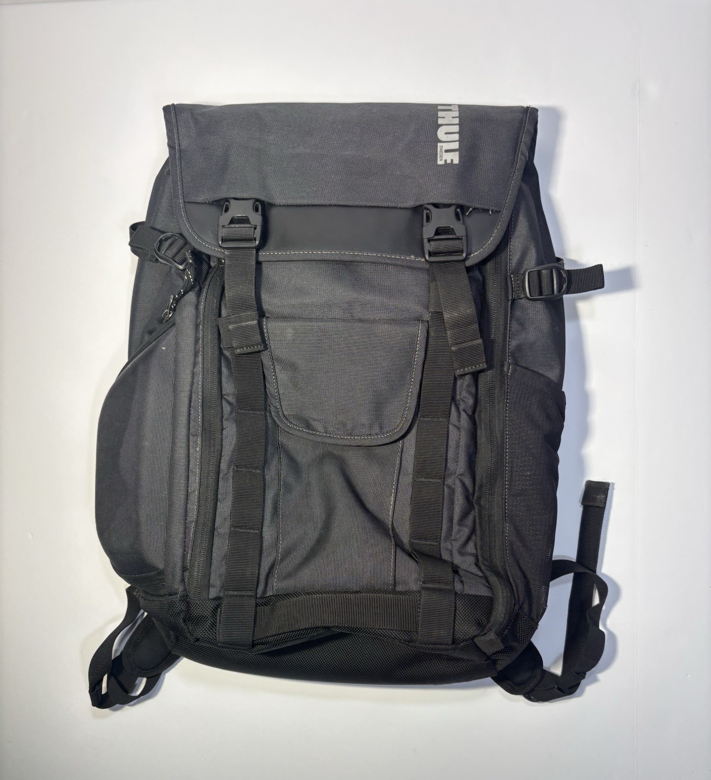 Thule (Sweden) Black Blacktop Laptop Travel Daypack Hiking School Work Bag Large