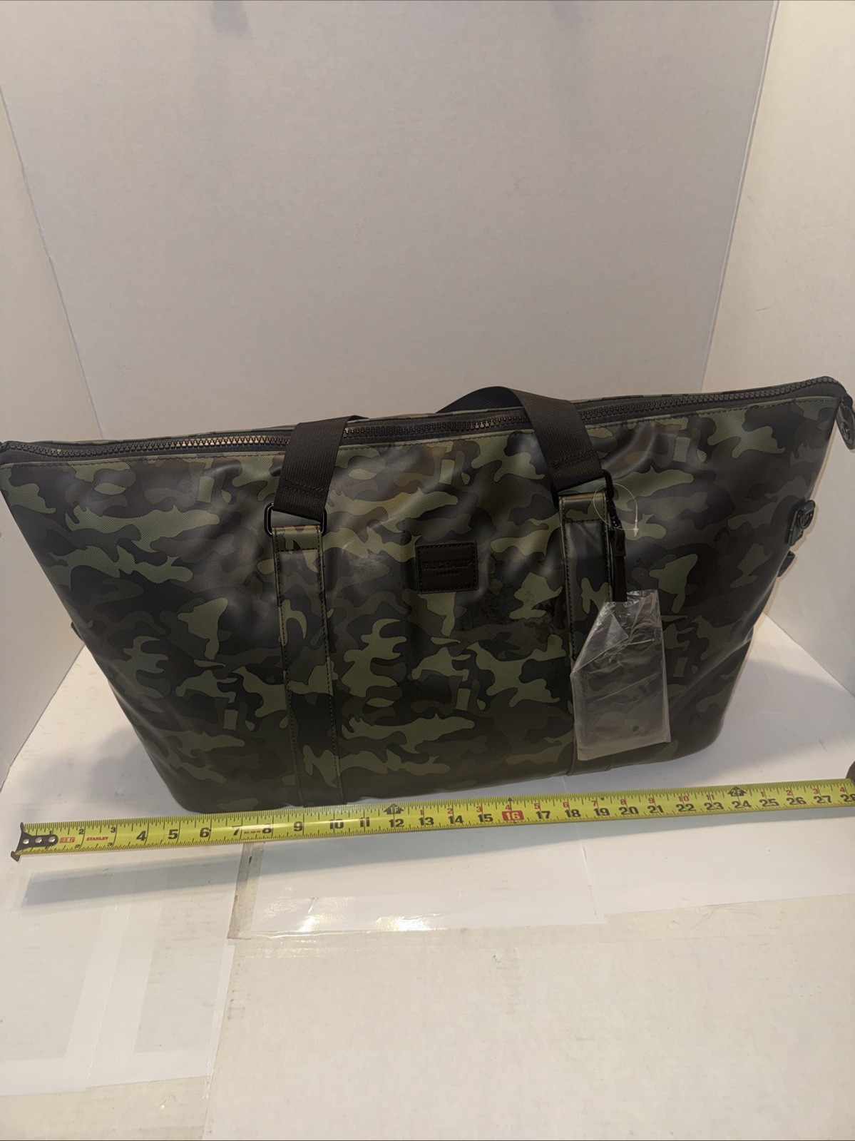 Duchamp Rubberized Camo Tote Duffle Bag Carryall Travel Gym Weekender USB cable
