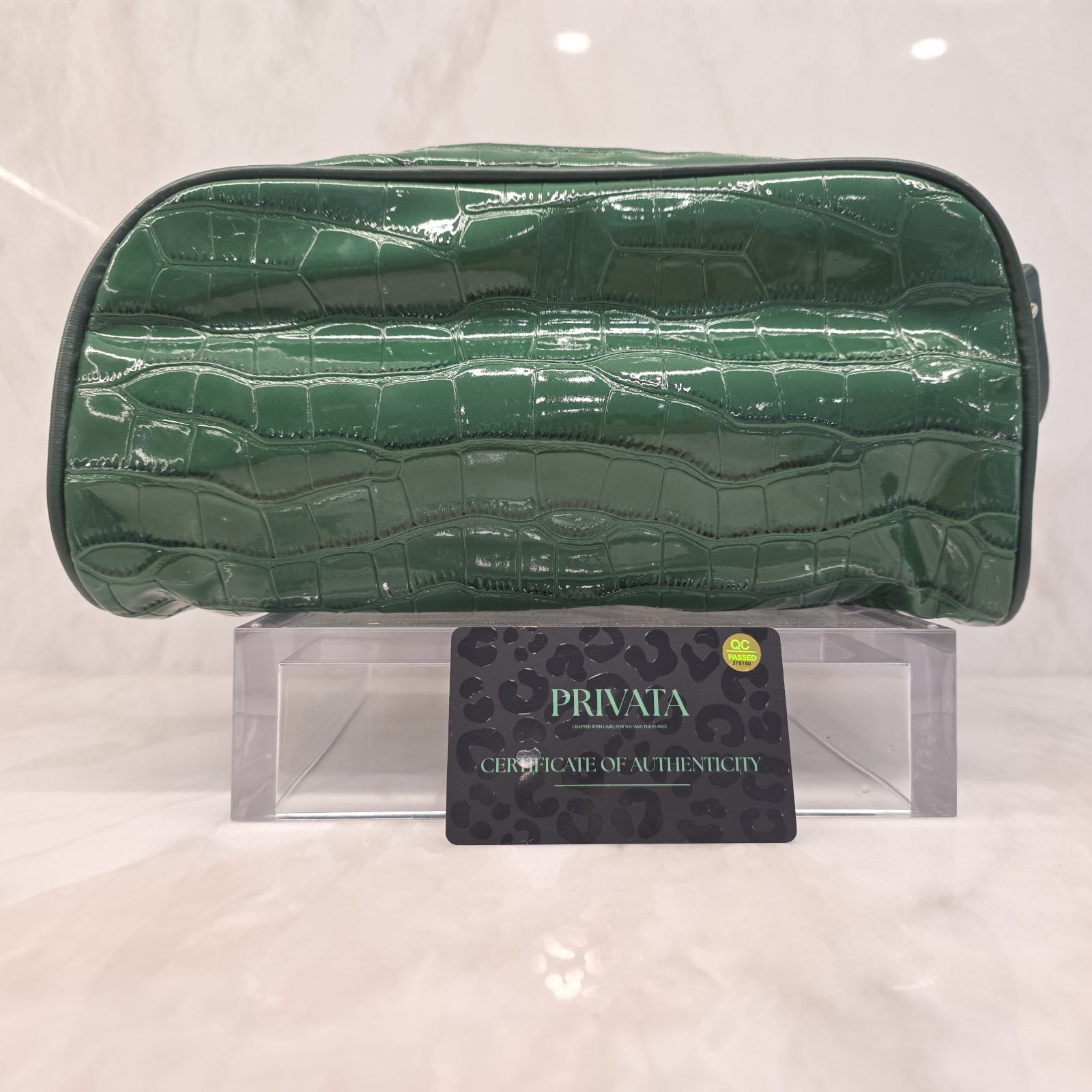 Privata MENS Toiletry Bag BRAND NEW with Cert Of Authenticy Card GREEN CROC…