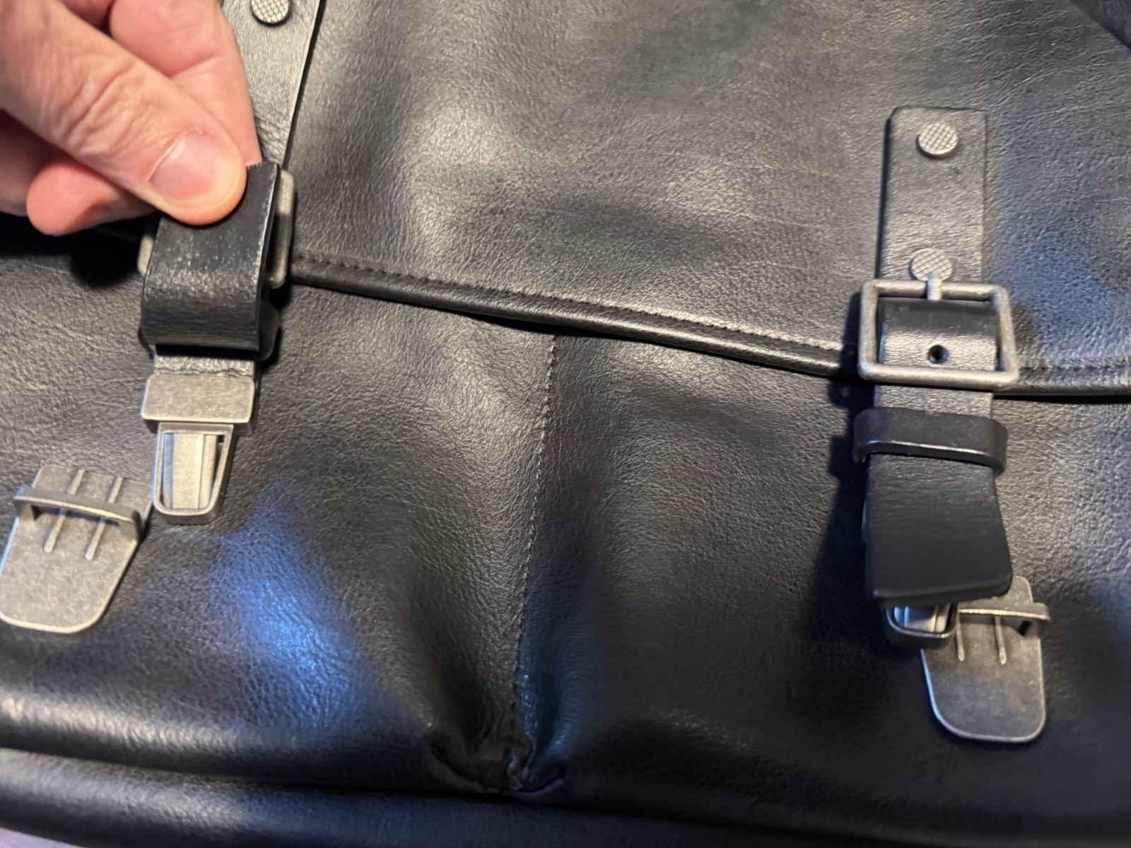 TUMI T-Tech Premium Black Leather Messenger Bag / Briefcase-Fits 13-14″ Laptops