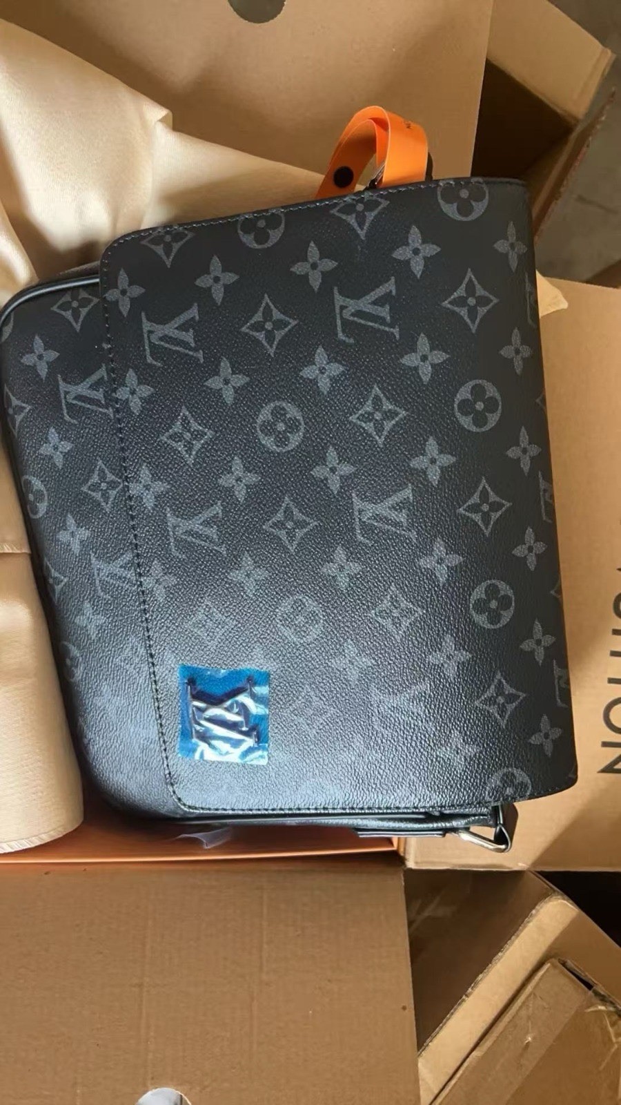 Louis Vuitton Monogram Eclipse Messenger Bag Black/Gray Zip Adjustable Strap